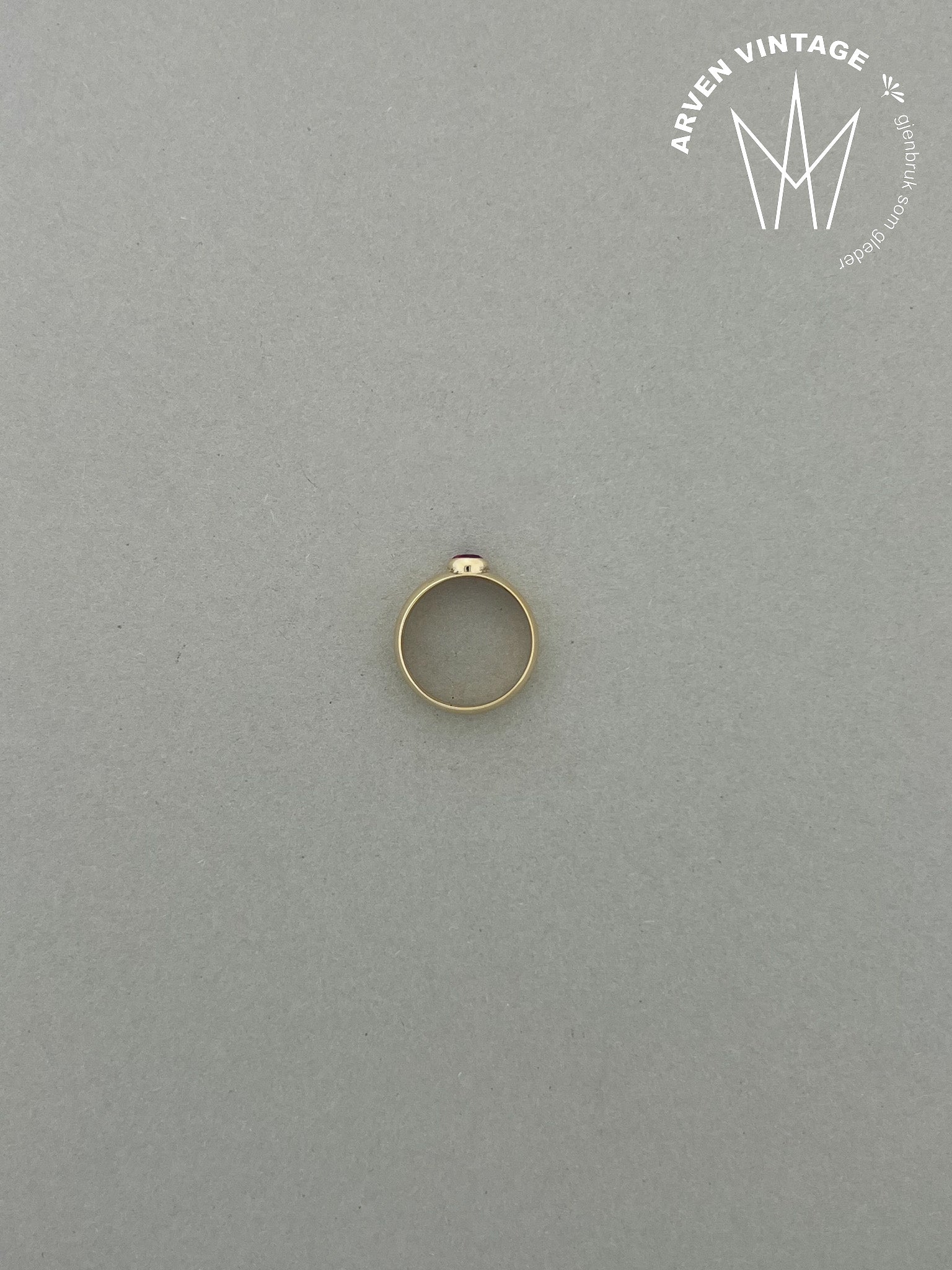 Vintage smooth ring pink stone size 55