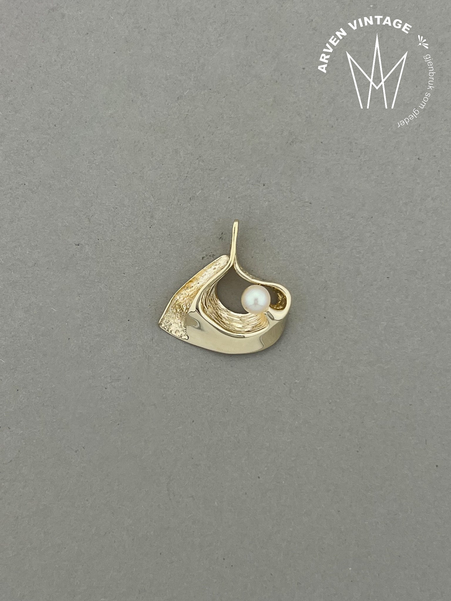 Vintage pendant yellow gold