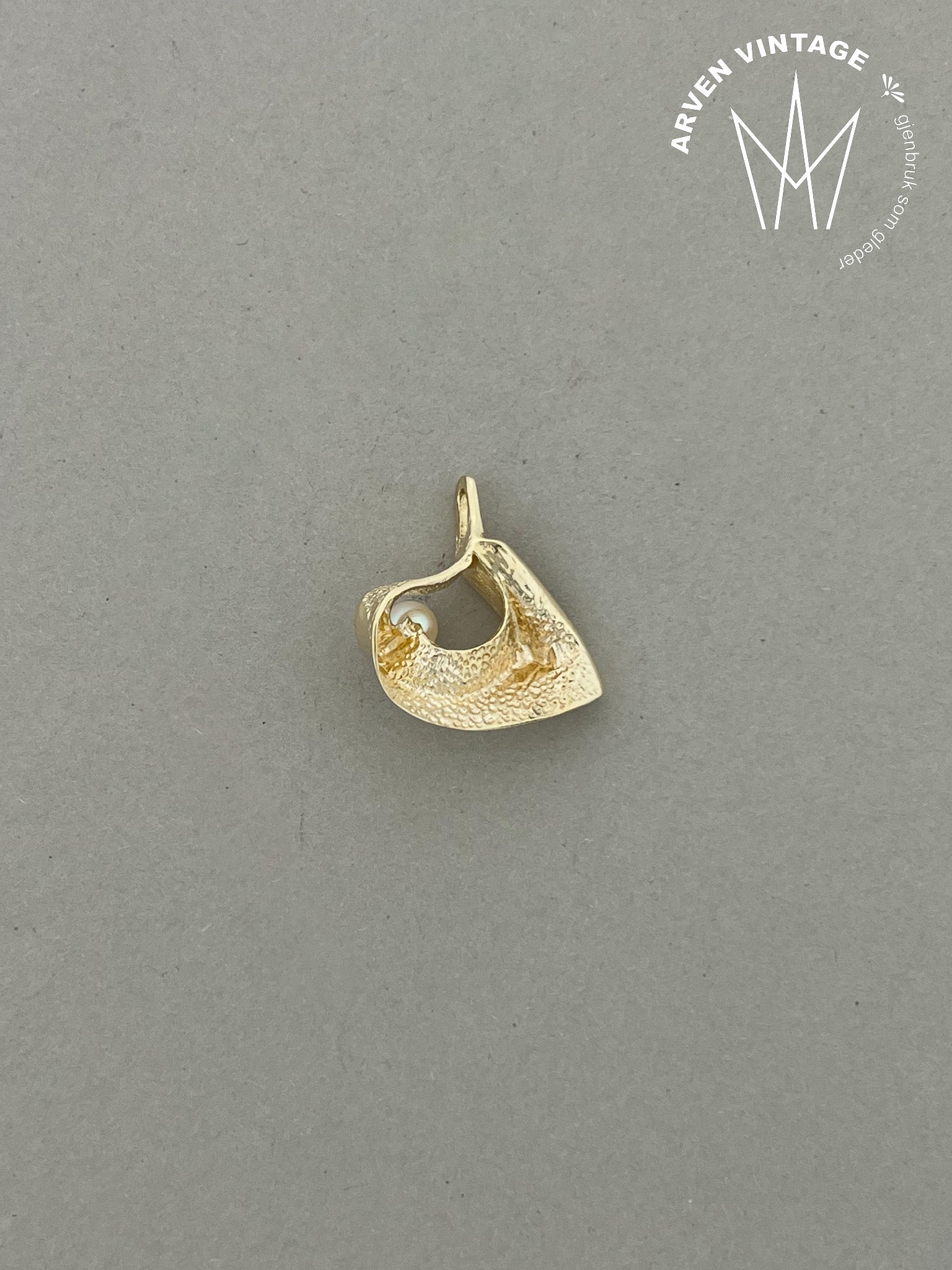 Vintage pendant yellow gold