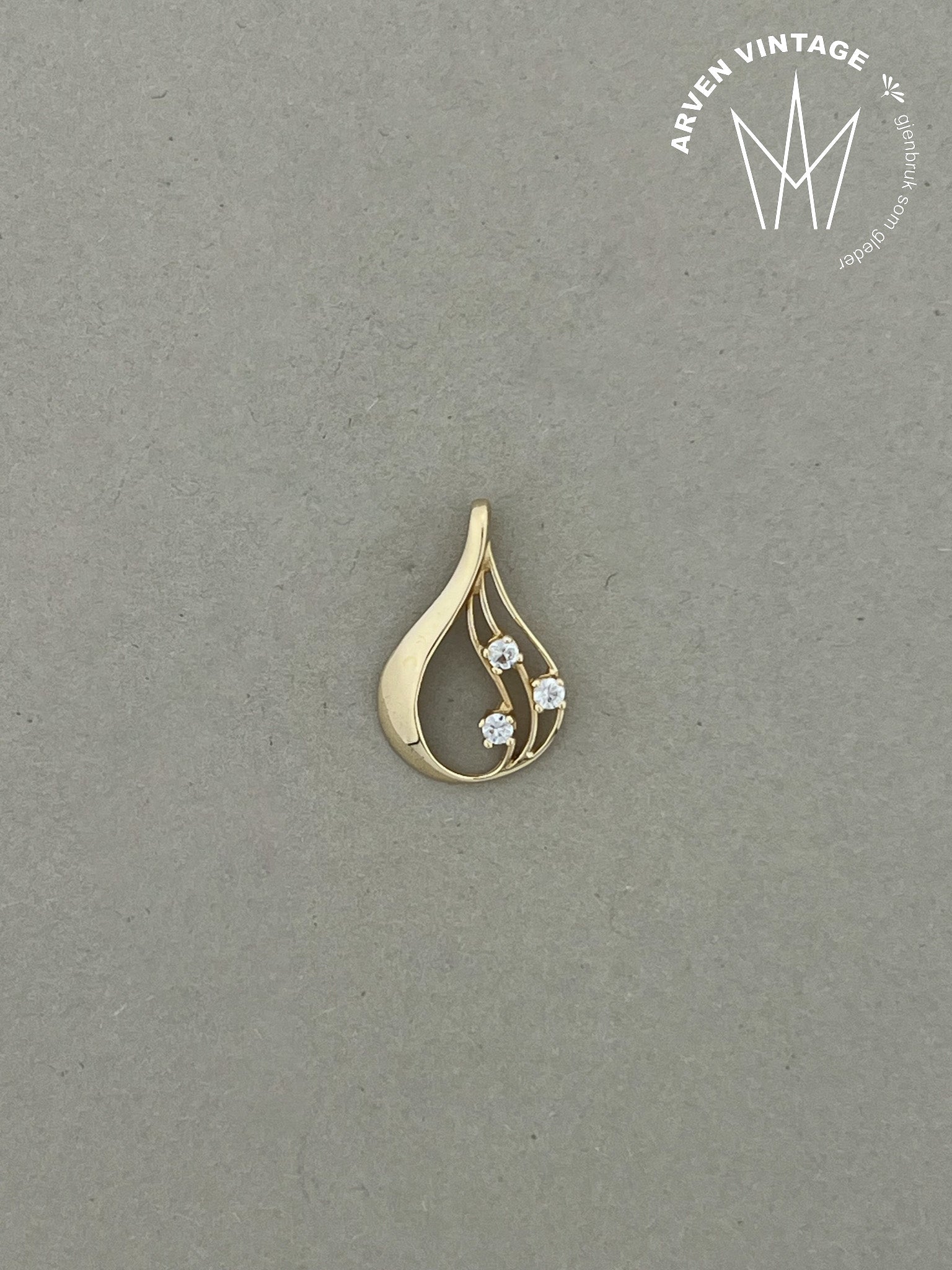Vintage pendant yellow gold