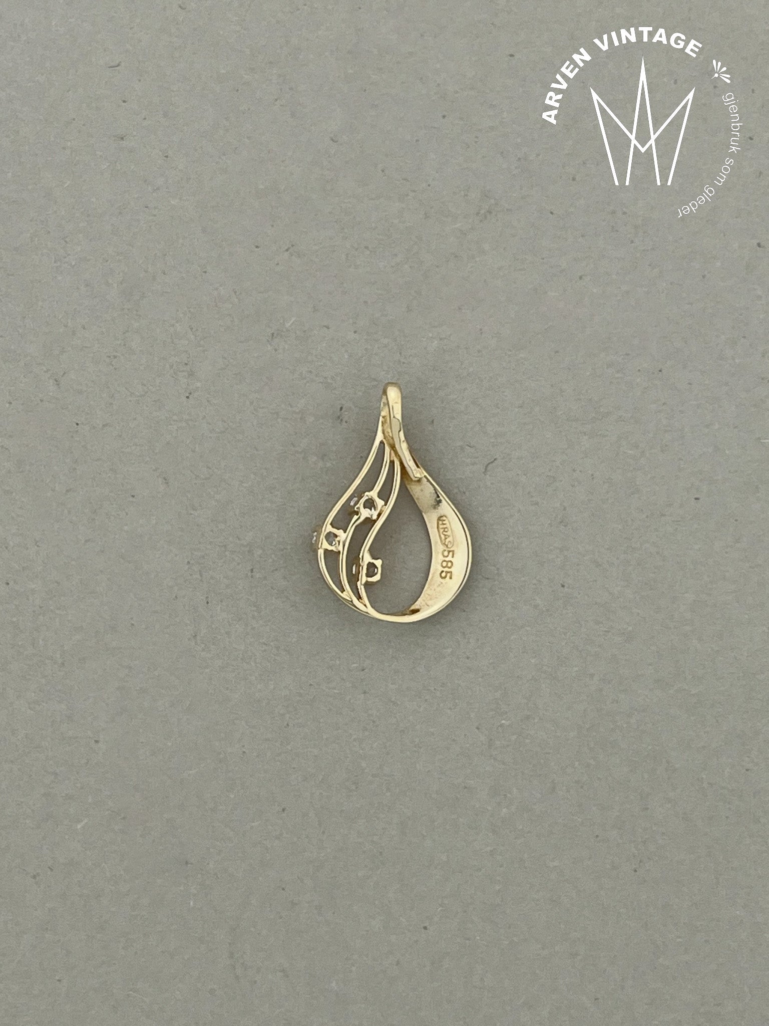 Vintage pendant yellow gold