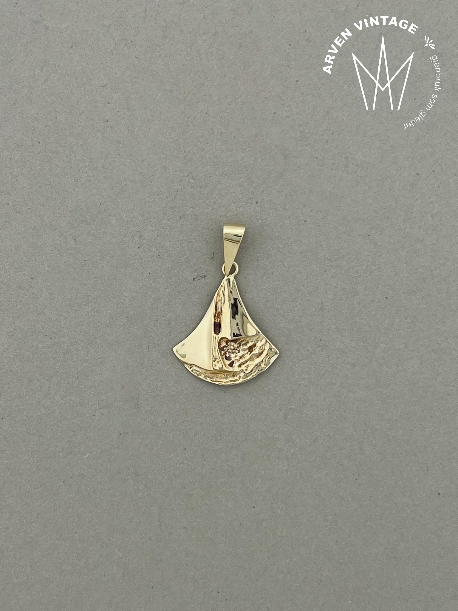 Vintage pendant yellow gold