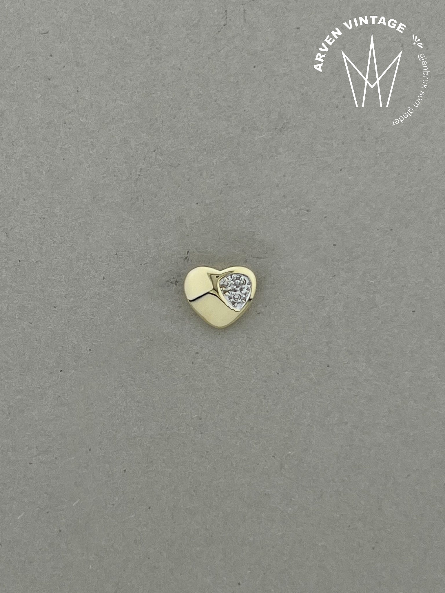 Vintage diamond pendant yellow gold