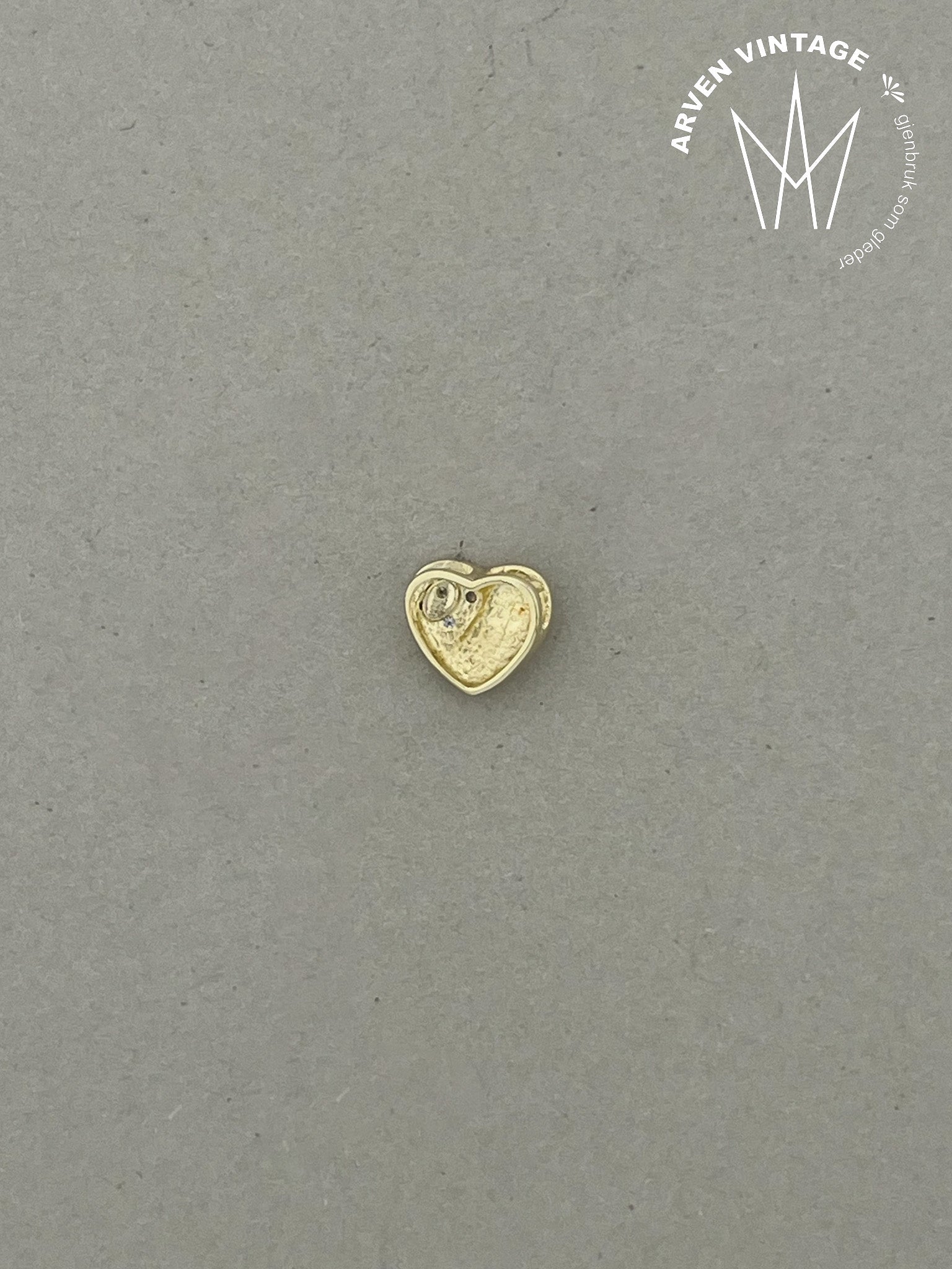 Vintage diamond pendant yellow gold