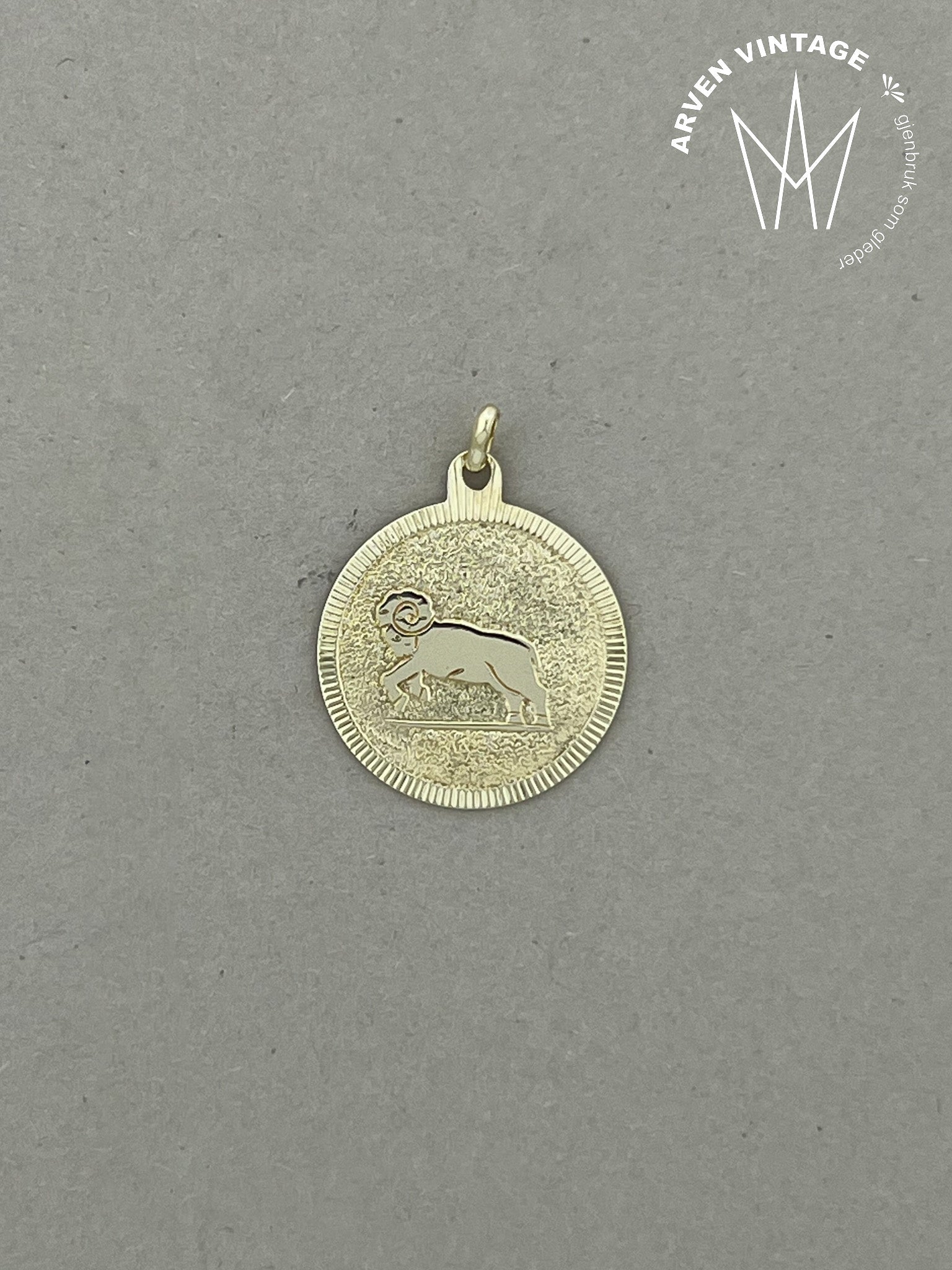 Vintage Væren anheng gult gull
