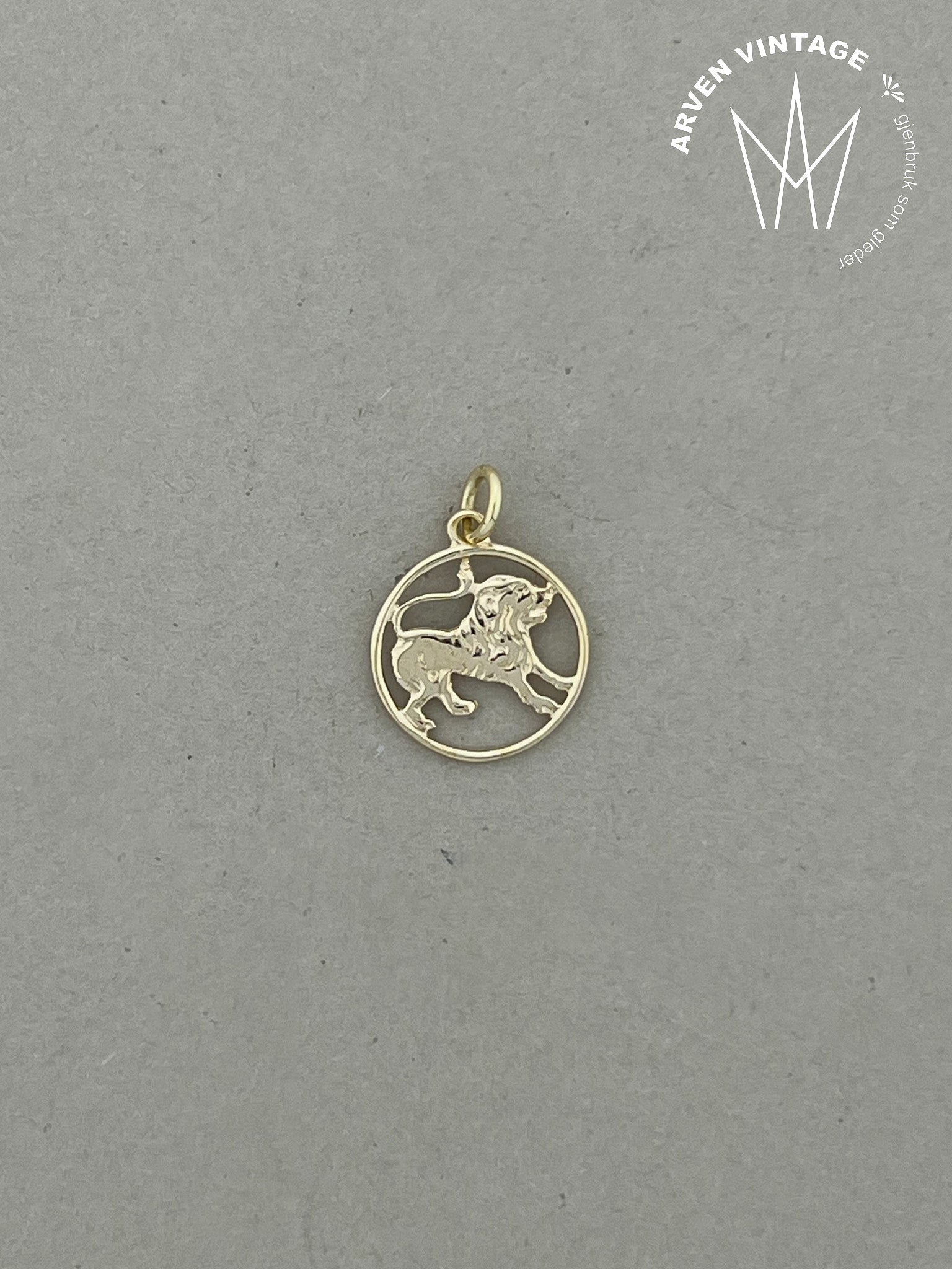 Vintage Løven anheng gult gull