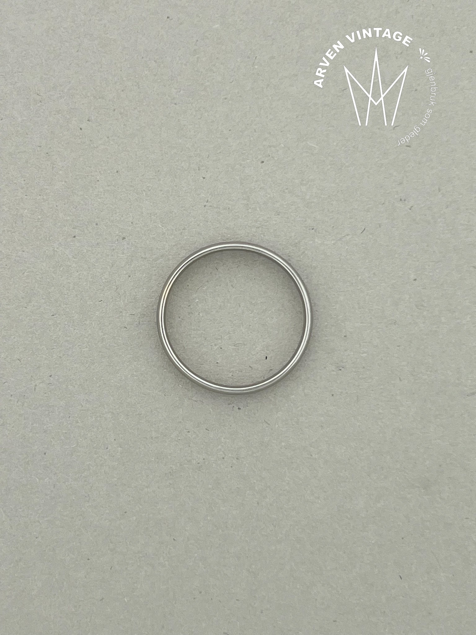 Vintage glatt ring hvitt gull 62