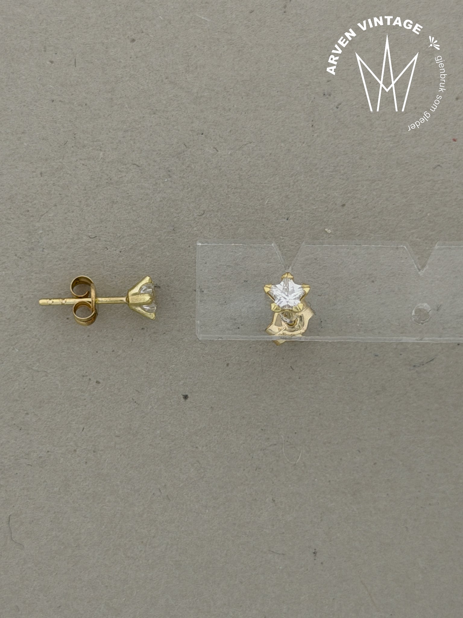 Vintage ørepynt gult gull med blank sten