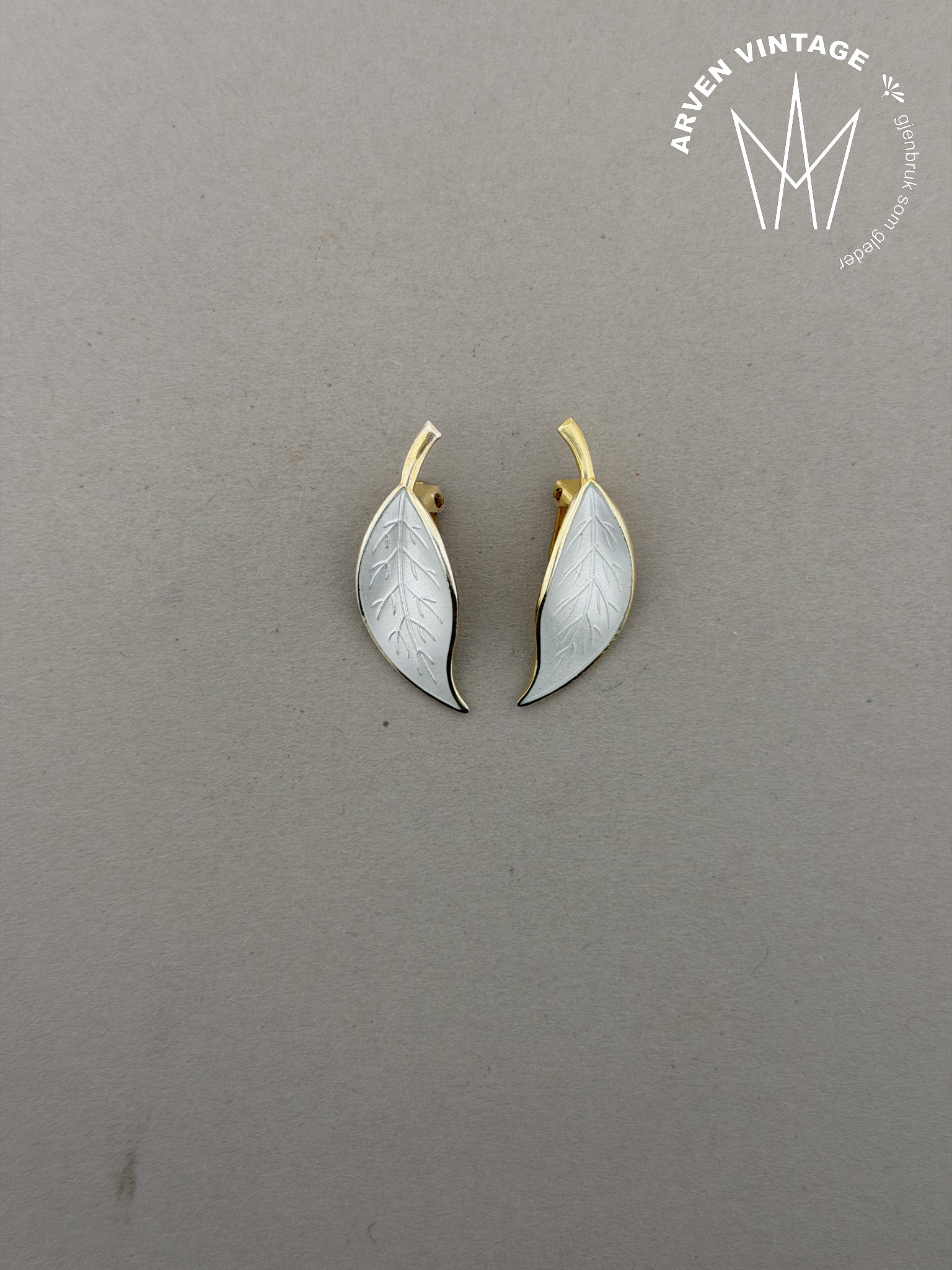 Vintage sølv emaljeørepynt med klips