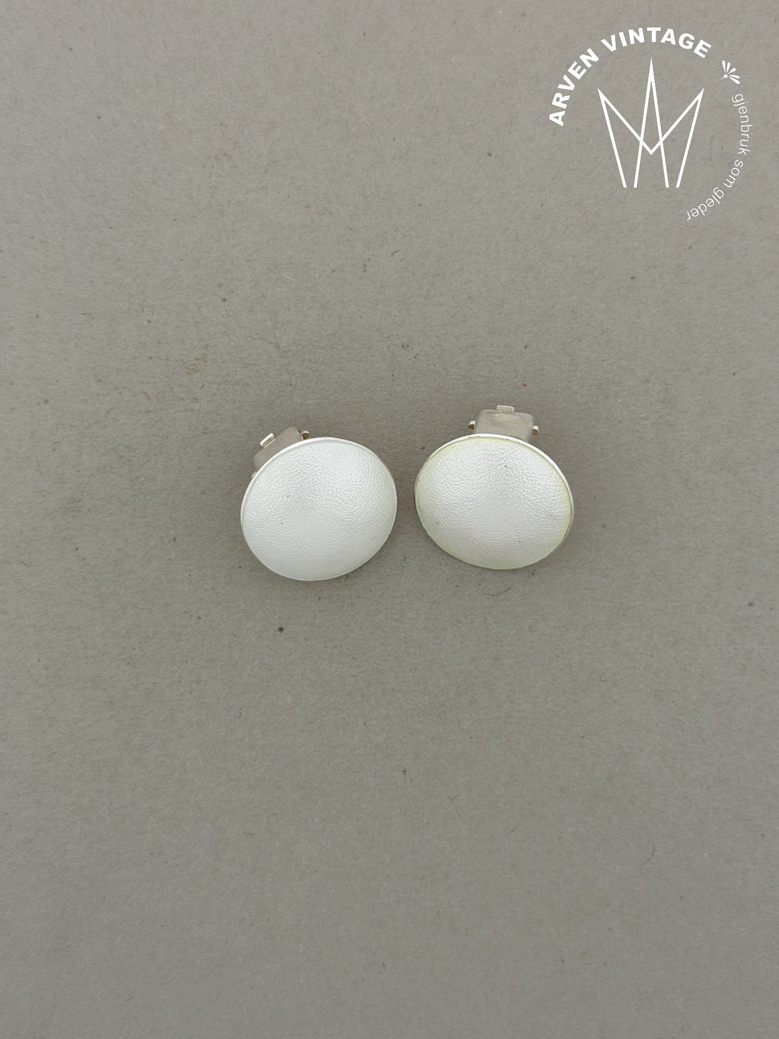 Vintage sølv emaljeørepynt med klips