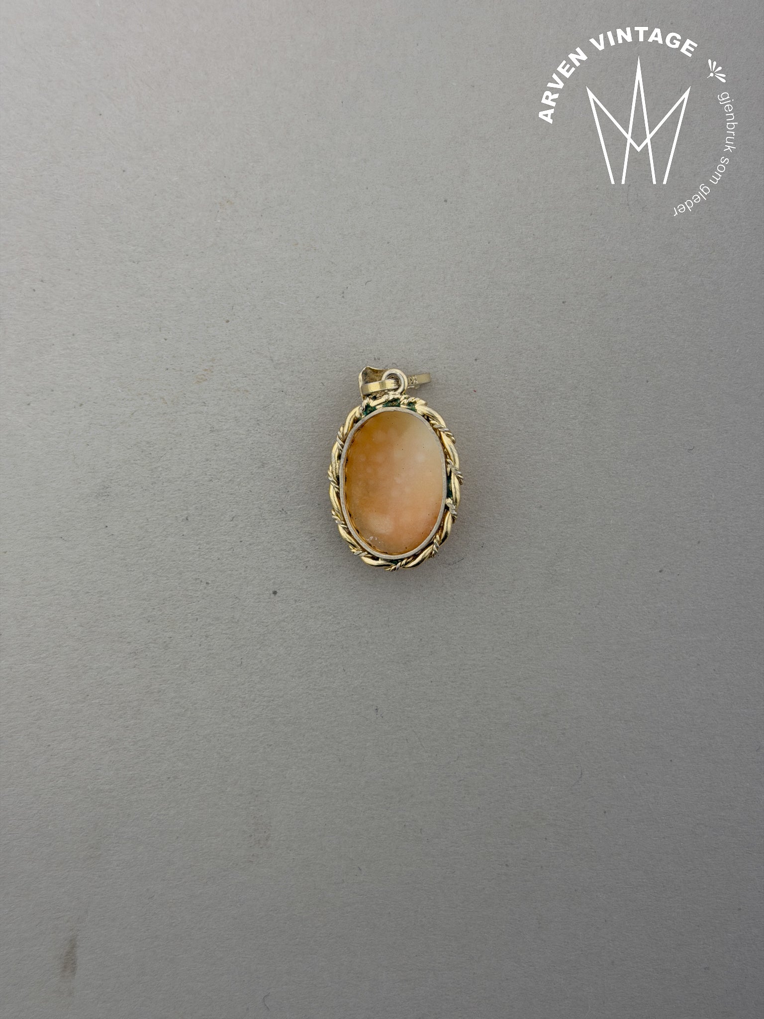 Vintage sølvanheng med kamè