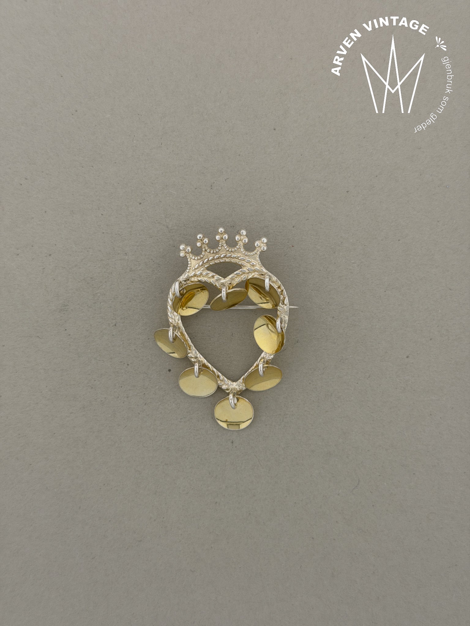 Vintage hjertesølje med forgylte løv