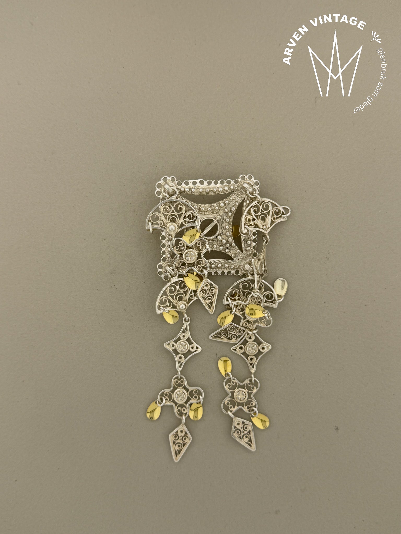 Vintage sølje med forgylte løv Bergensbunad