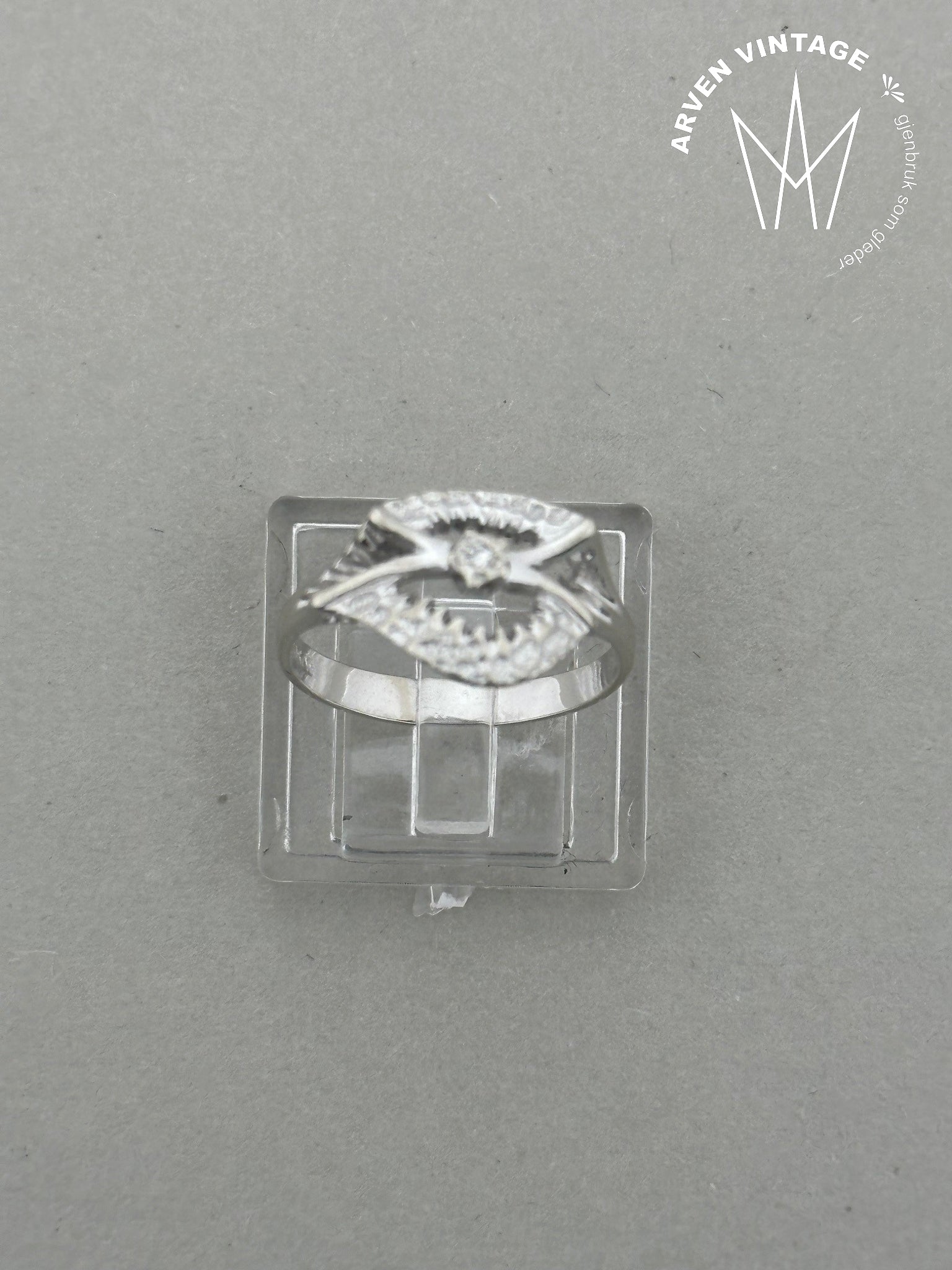 Vintage ring hvitt  gull str 54