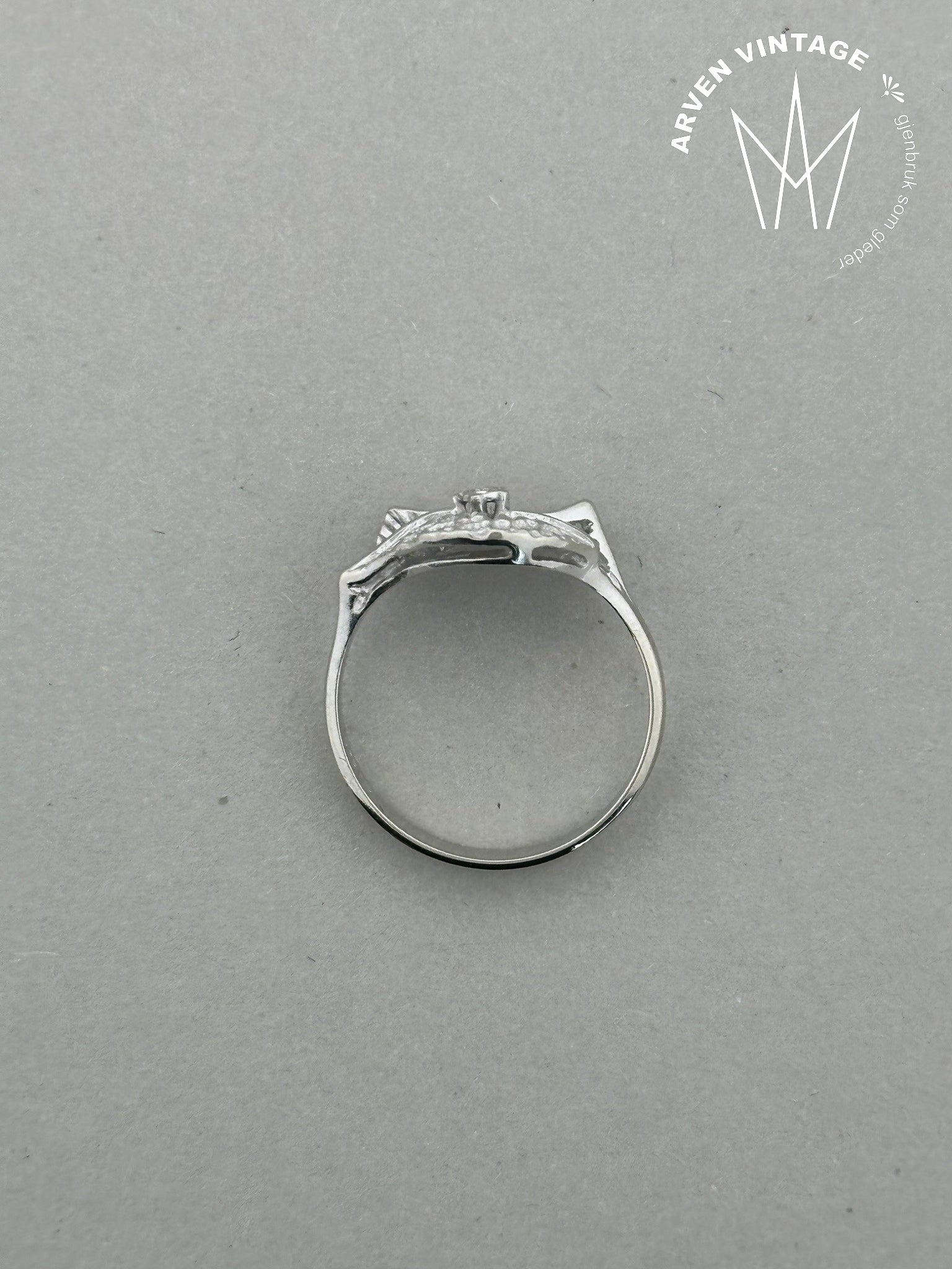 Vintage ring hvitt  gull str 54