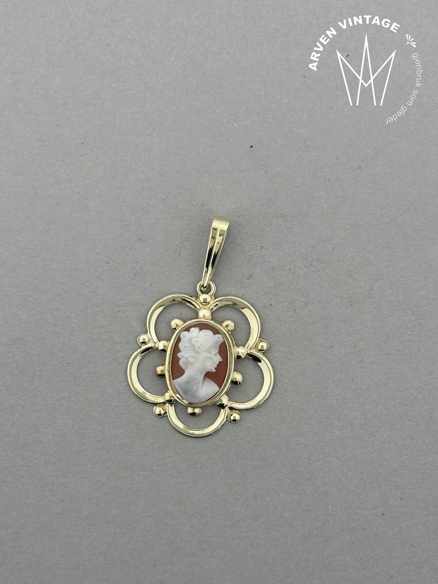 Vintage kamèanheng i gult gull