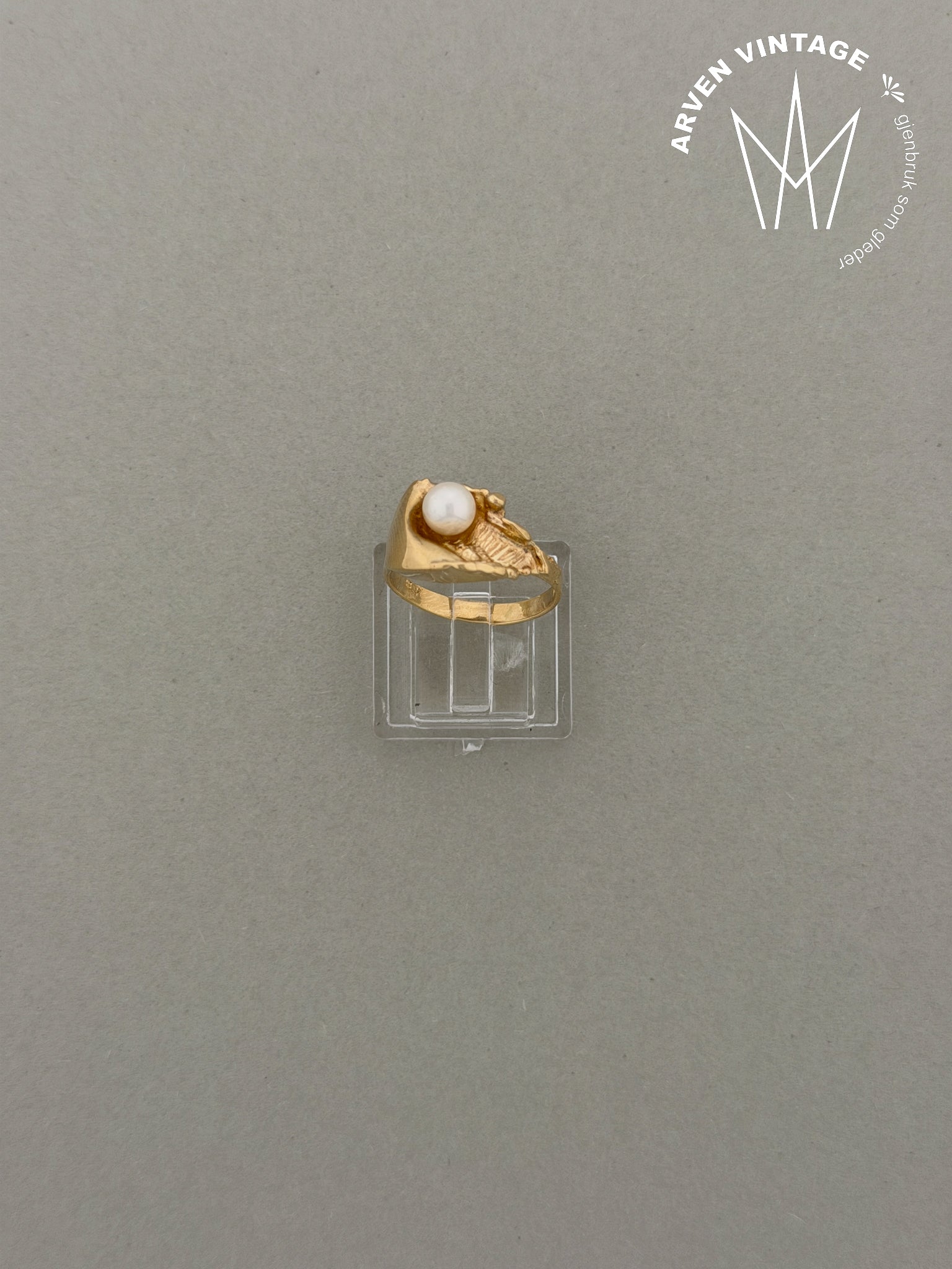 Vintage perlering i gult gull str 52