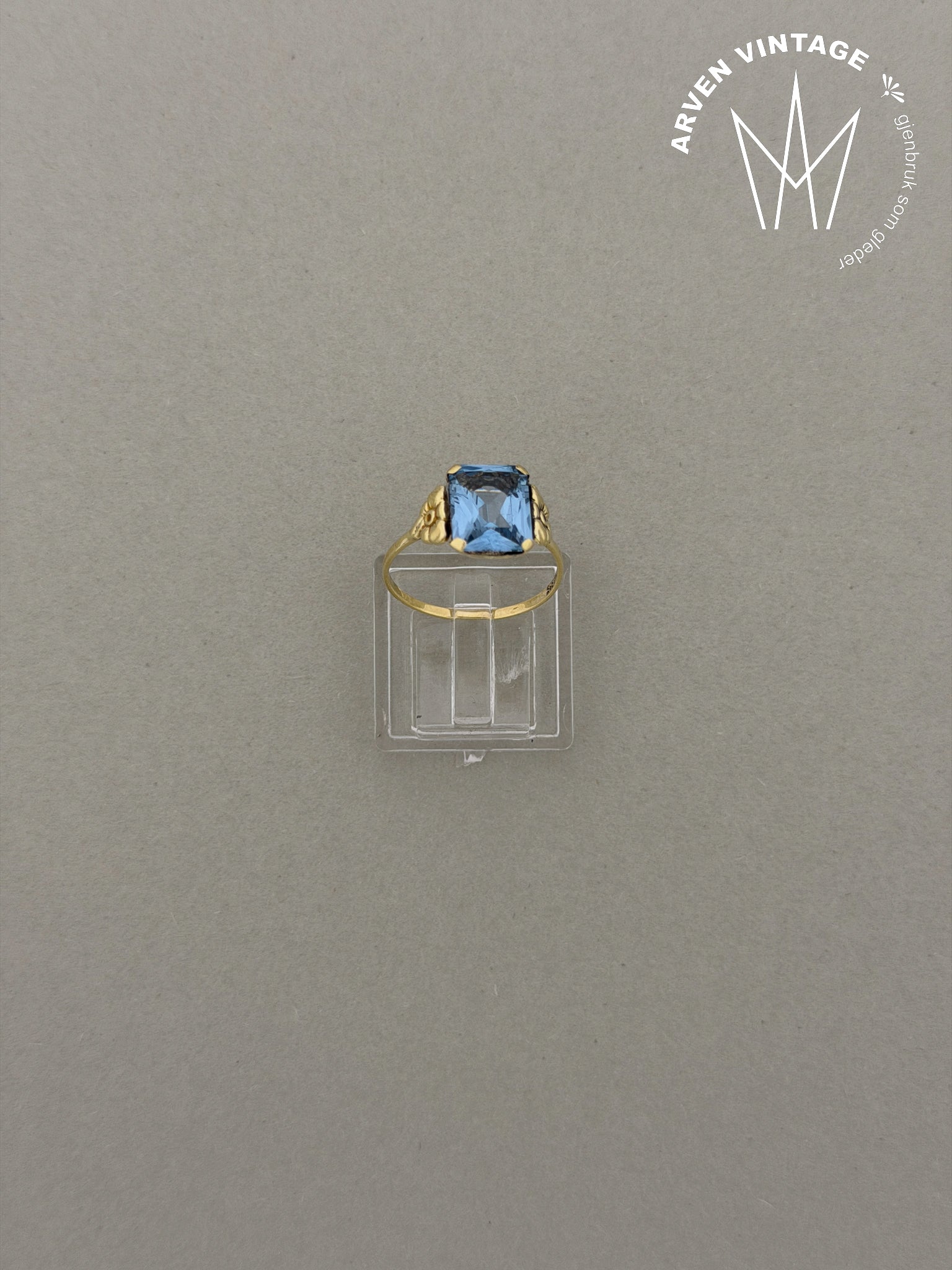 Vintage ring i gult gull med blå sten str55