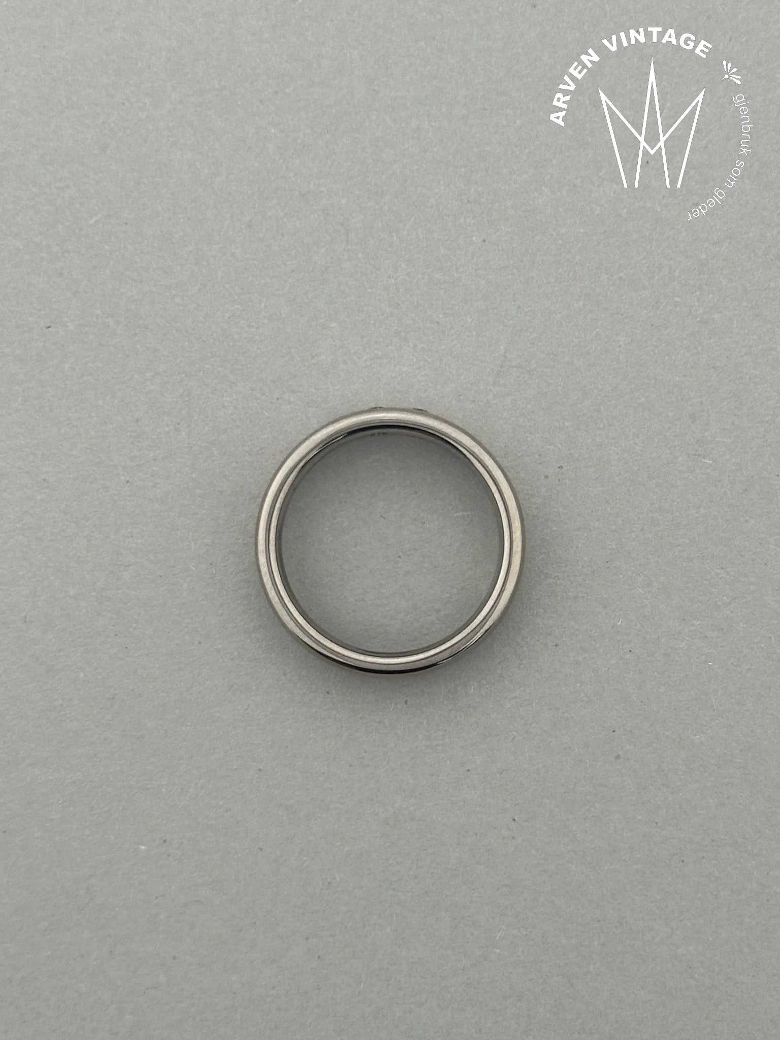 Vintage diamantring i hvitt gull str 52