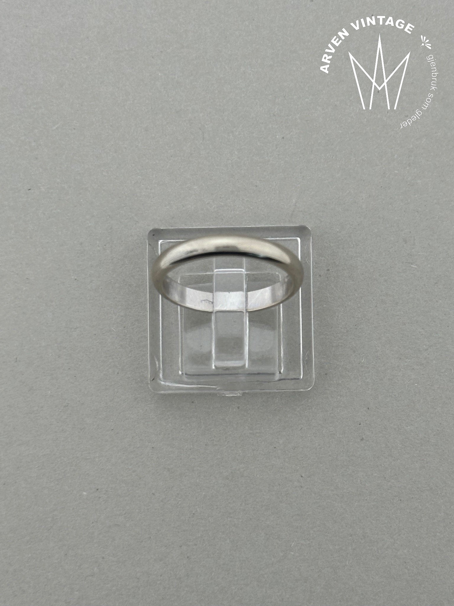 Vintage ring i hvitt gull str 50