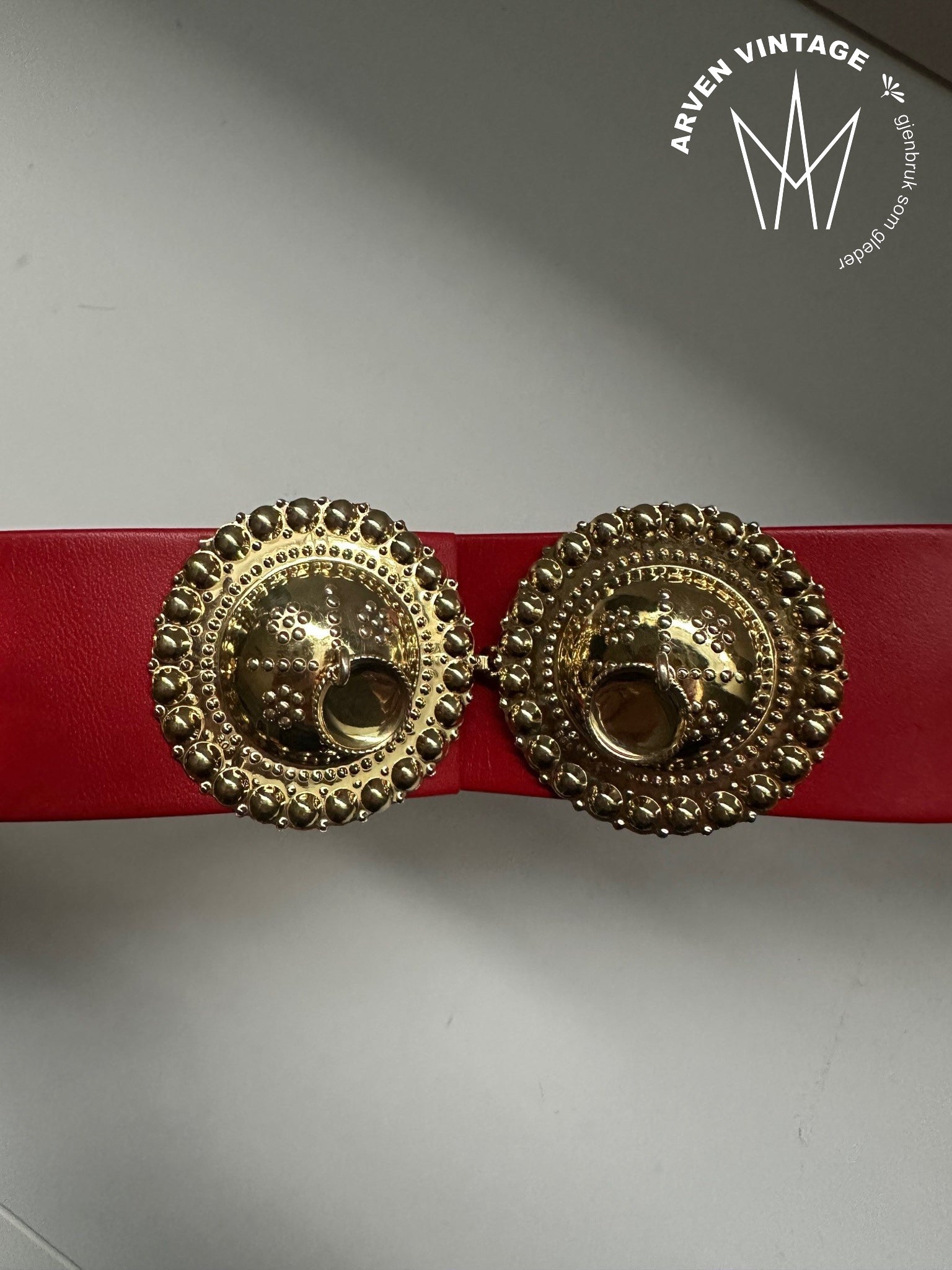 Vintage bunadsbelte med forgylte støler 86cm