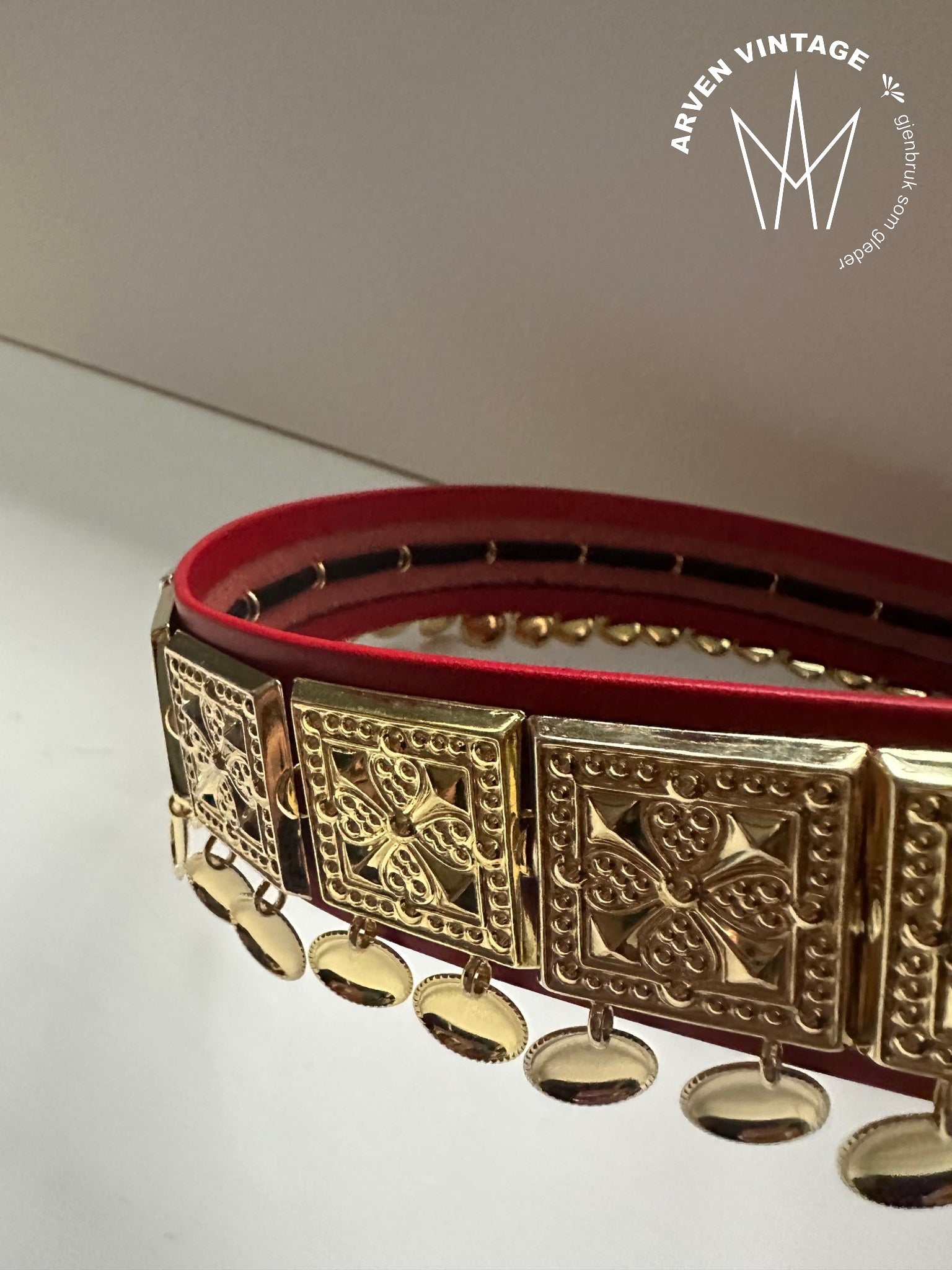 Vintage bunadsbelte med forgylte støler 86cm