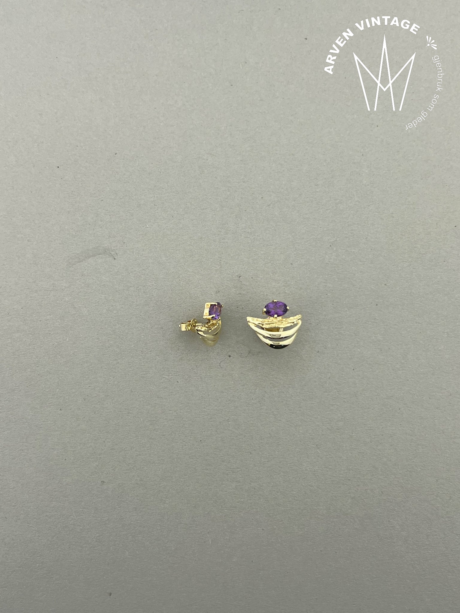 Vintage ørepynt gult gull med lilla sten
