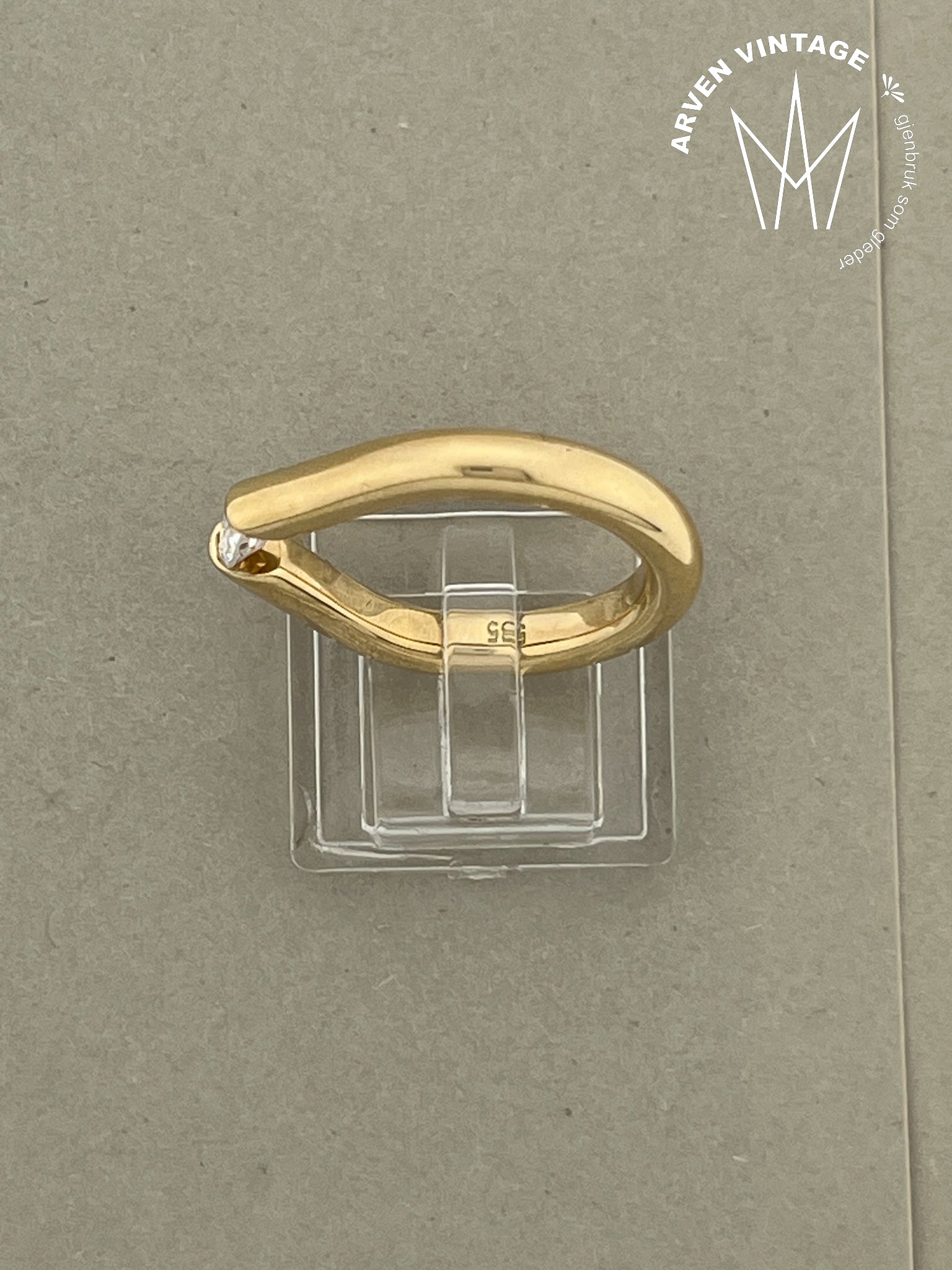 Vintage ring gult gull str53 med blank sten