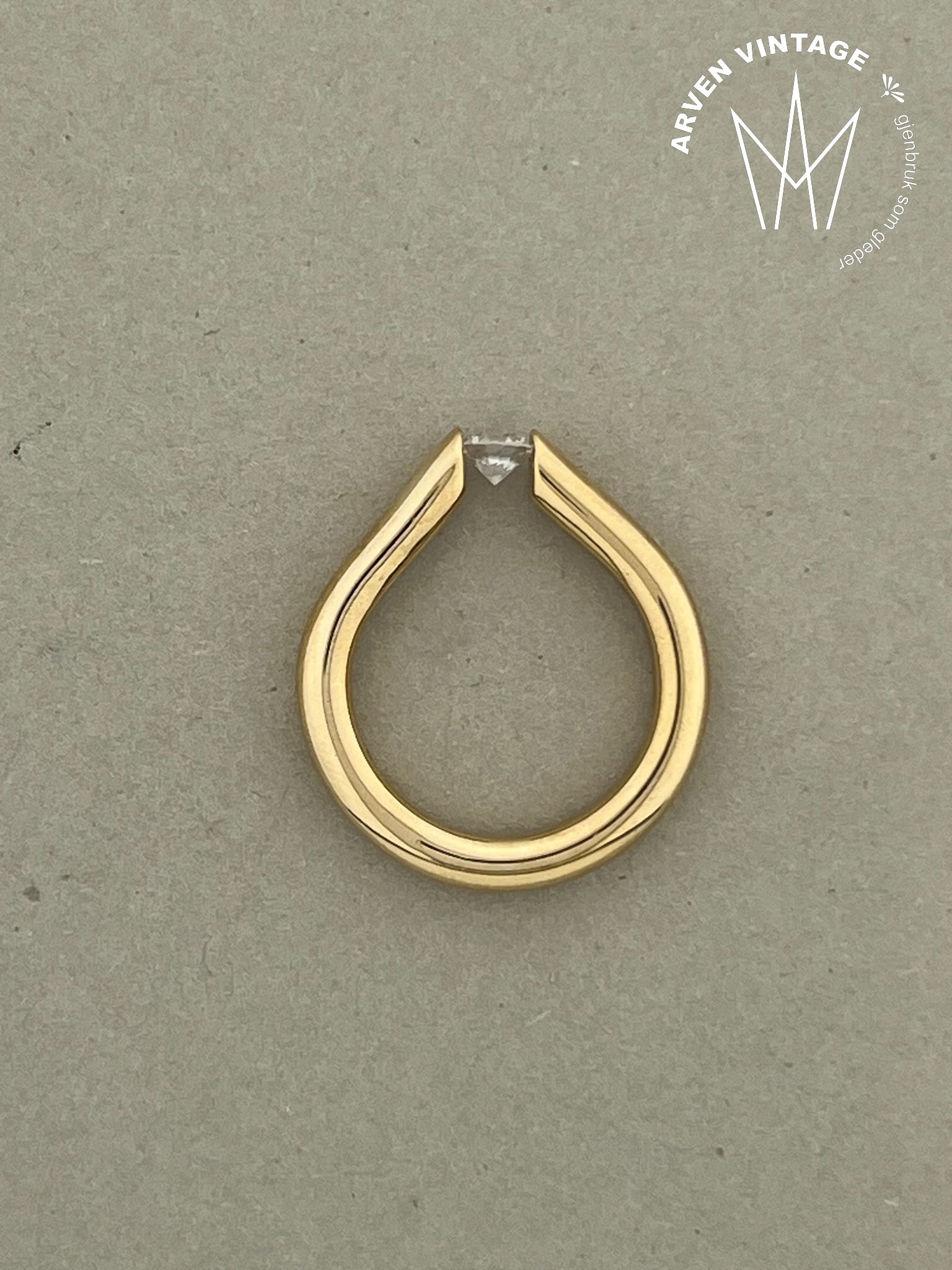 Vintage ring gult gull str53 med blank sten