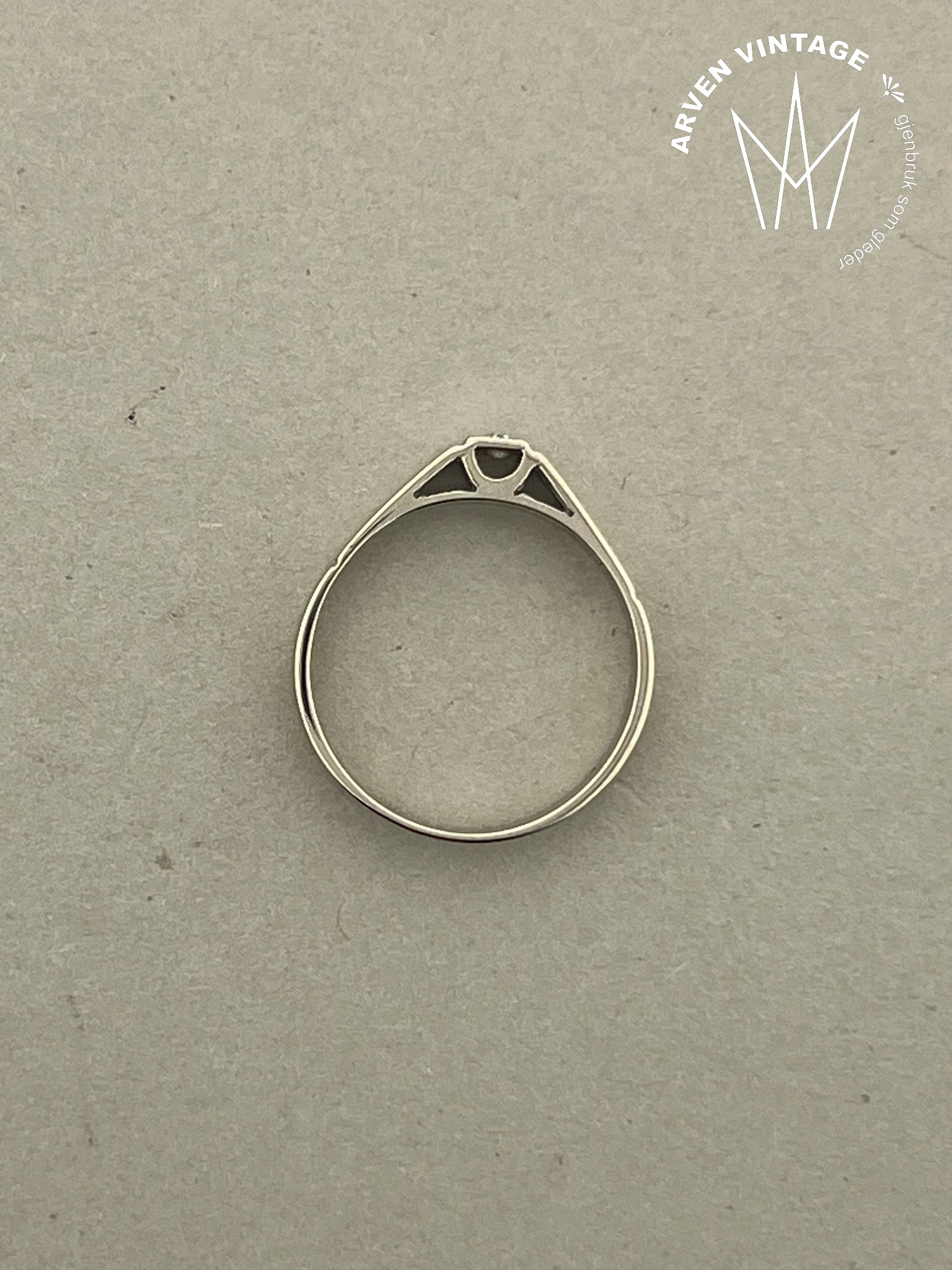Vintage diamantring 18K hvitt gull str56