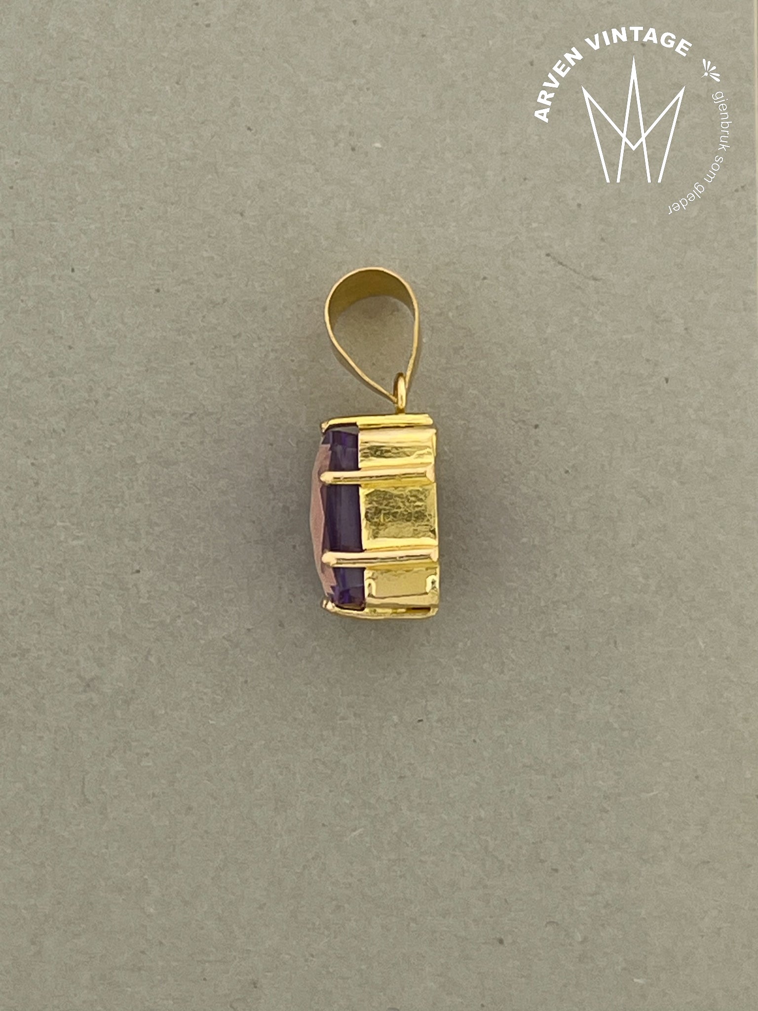 Vintage anheng 21K gult gull med lilla sten