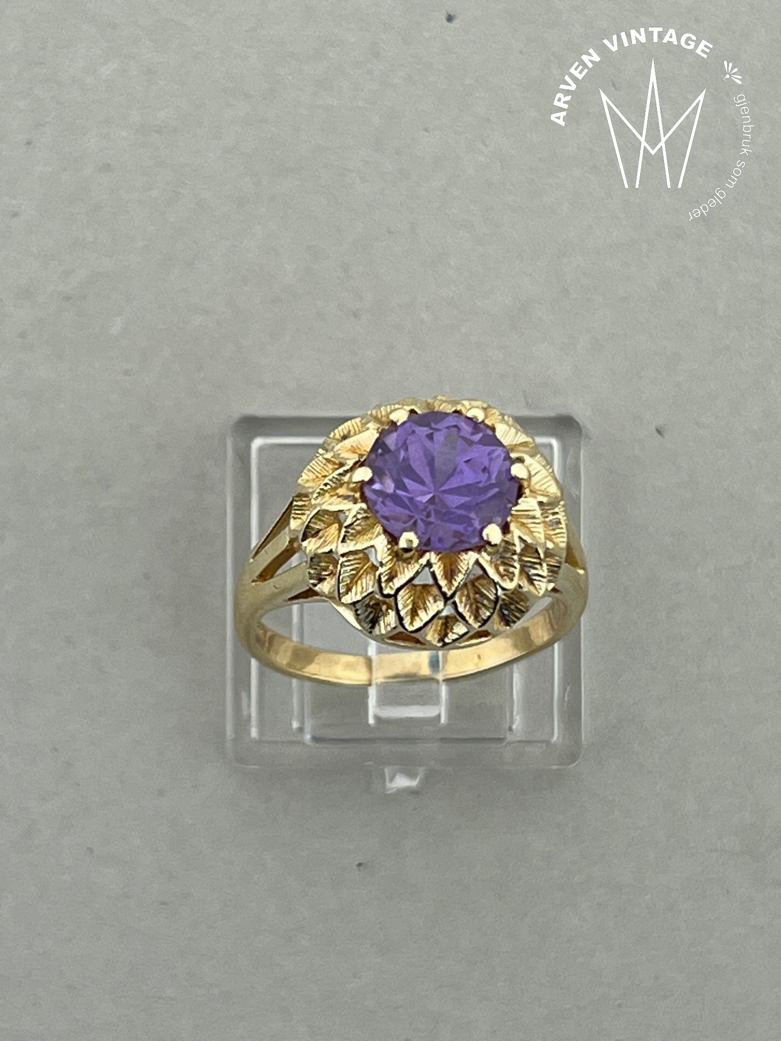 Vintage ring med lilla sten gult gull  str55