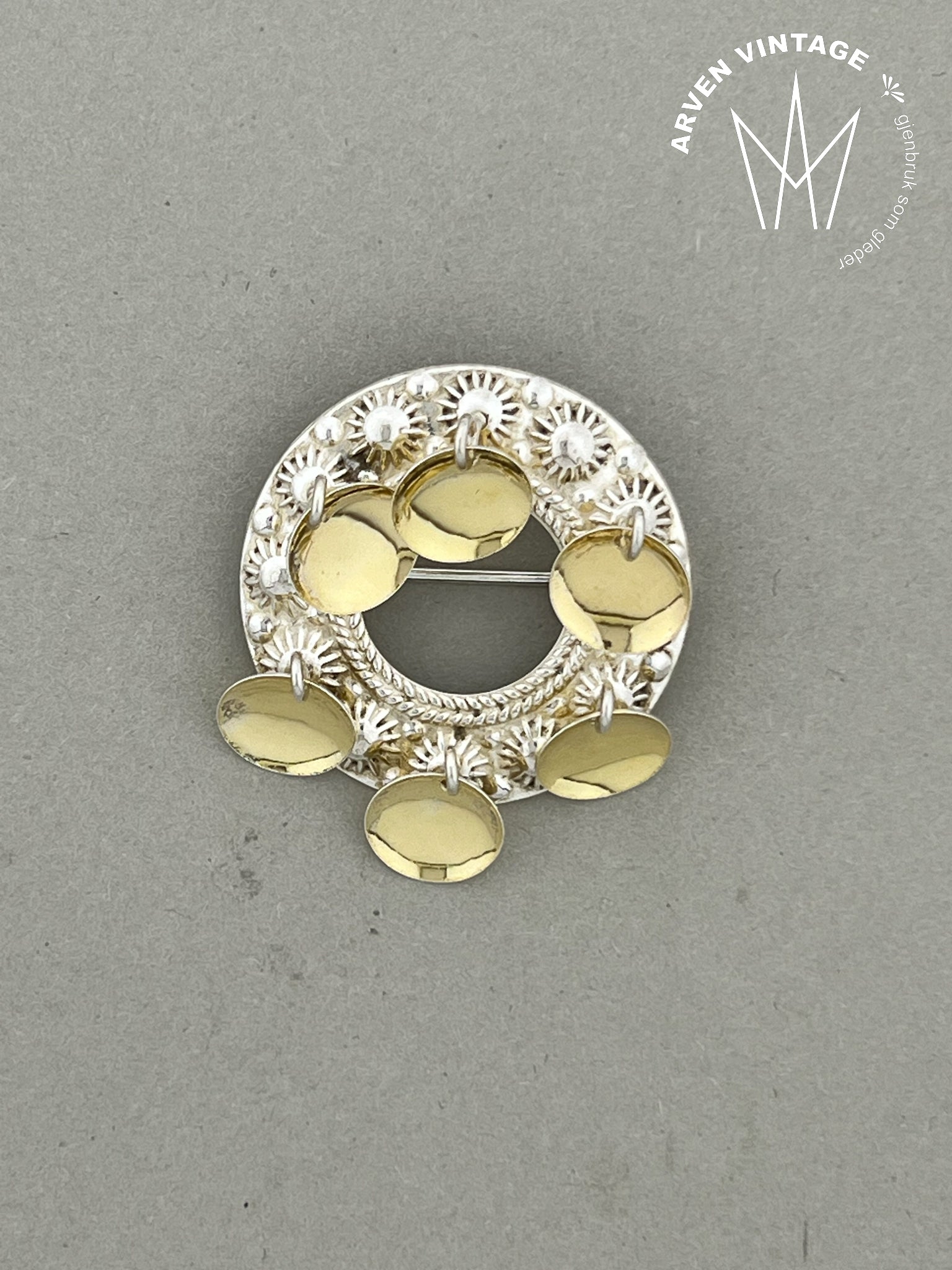 Vintage barnesølje med forgylte løv