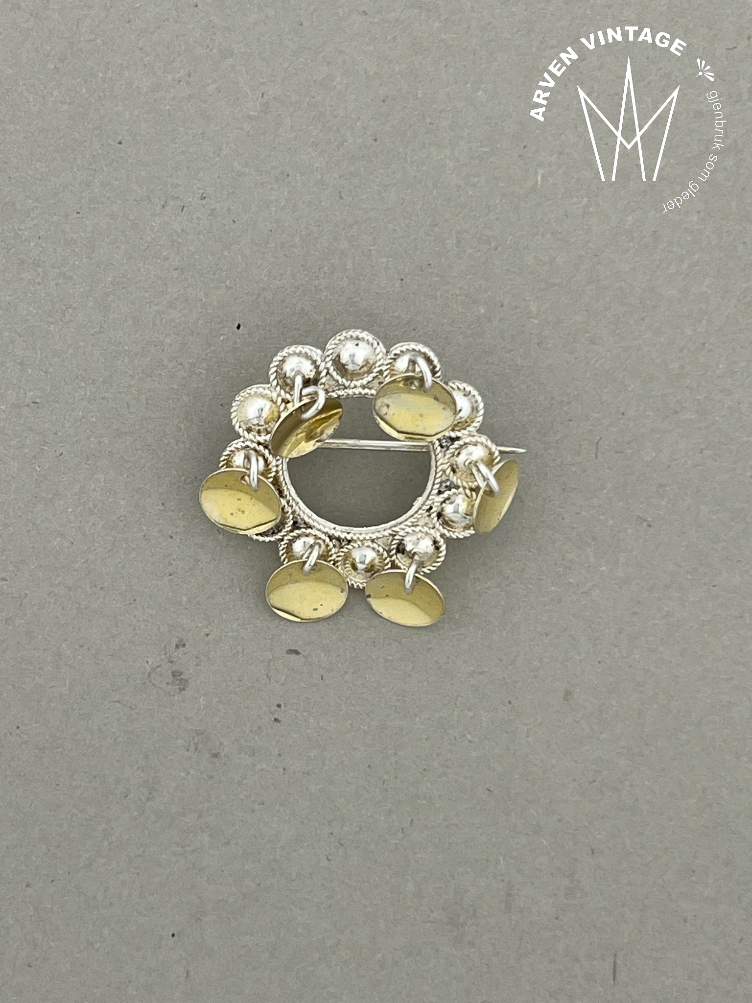 Vintage barnesølje med forgylte løv