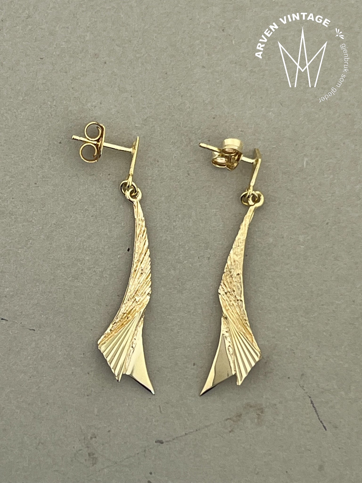 Vintage ørepynt med heng gult gull