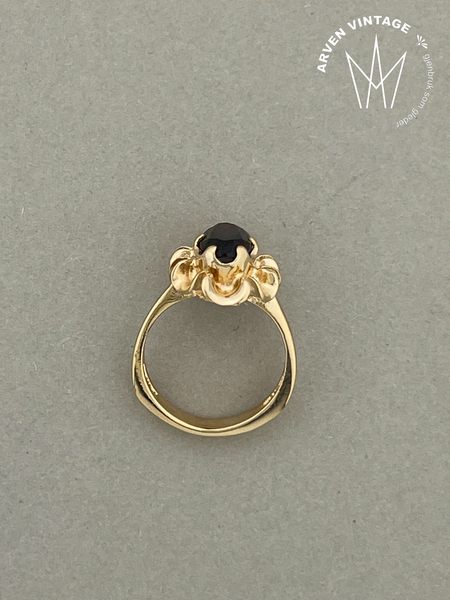 Vintage ring gult gull str 51 med rød sten