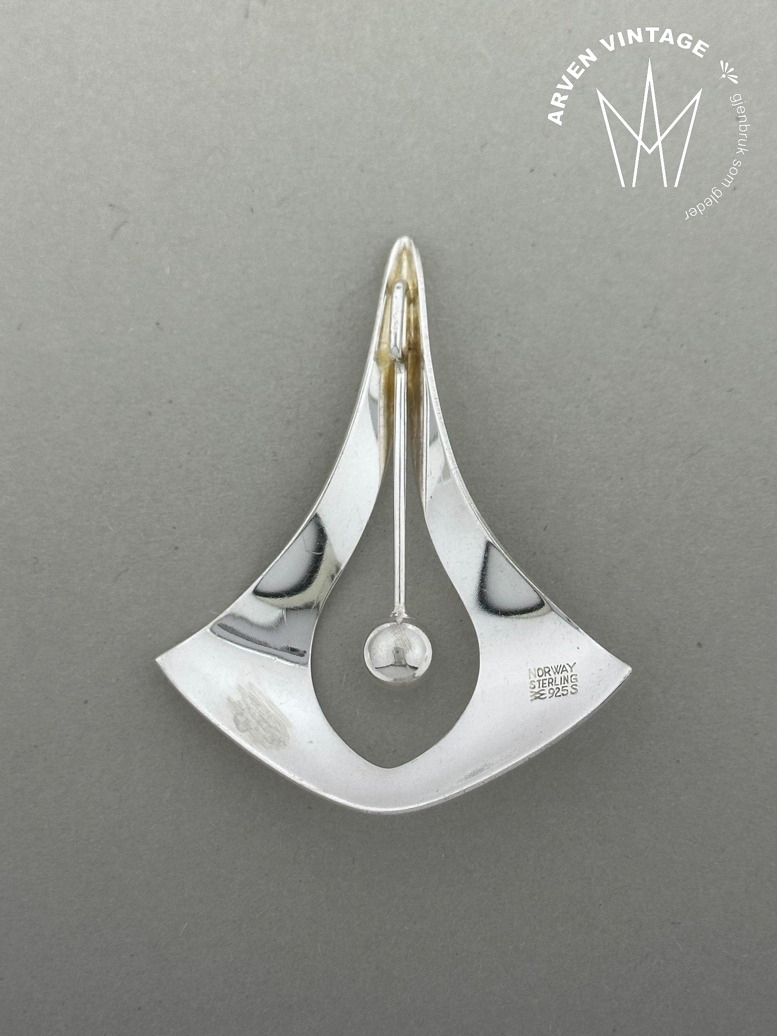 Vintage sølvanheng Aksel Holmsen