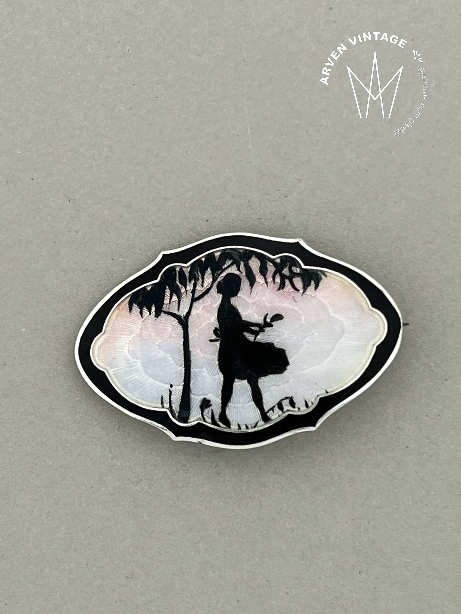 Vintage sølv Jente emaljebrosje