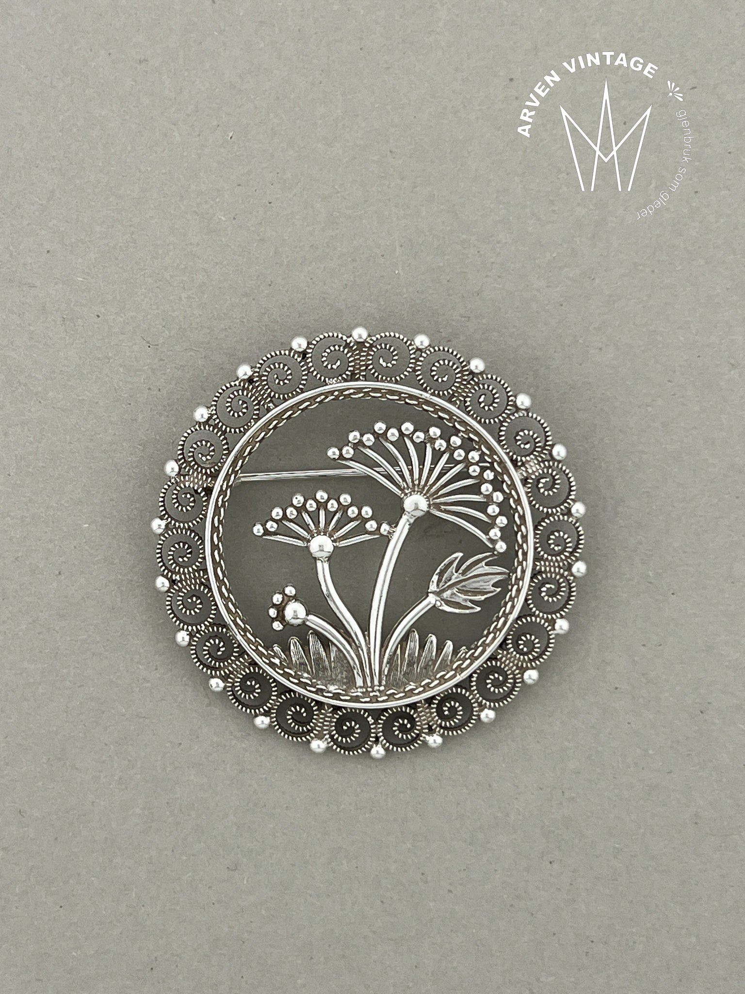 Vintage sølv filigranbrosje blomstermotiv