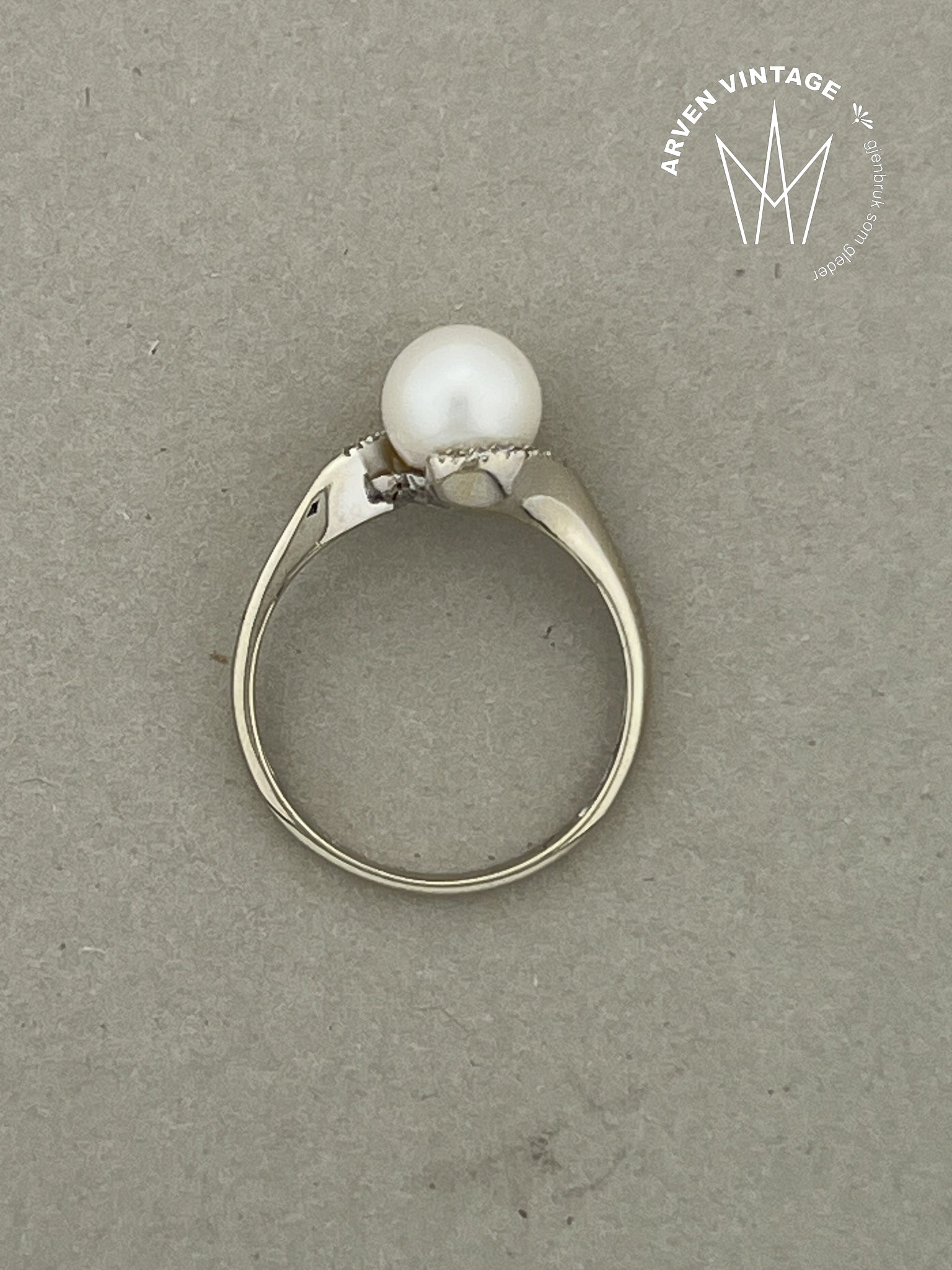 Vintage diamantring hvitt gull str 56