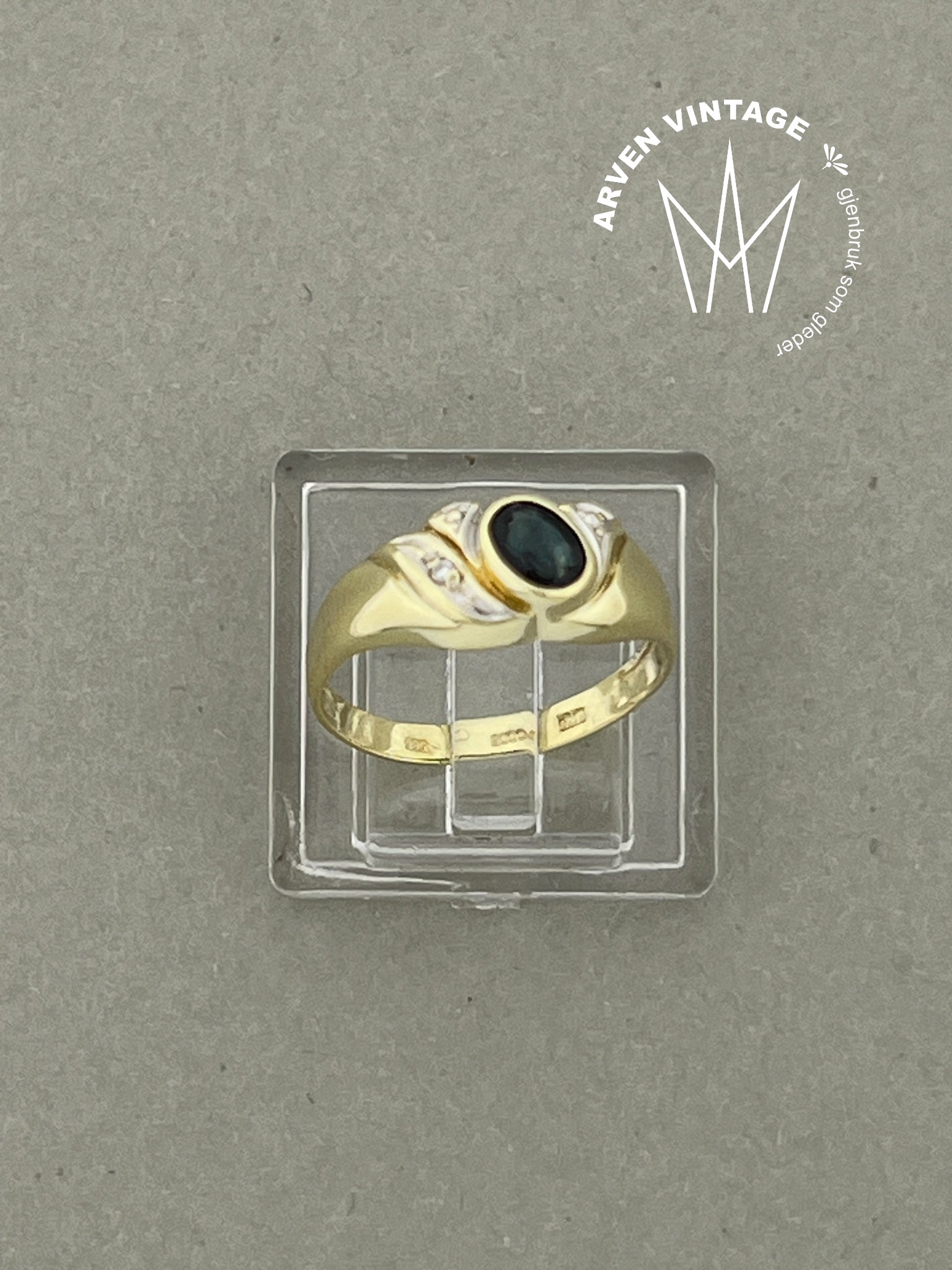 Vintage ring gult gull str50 med blå og blang sten