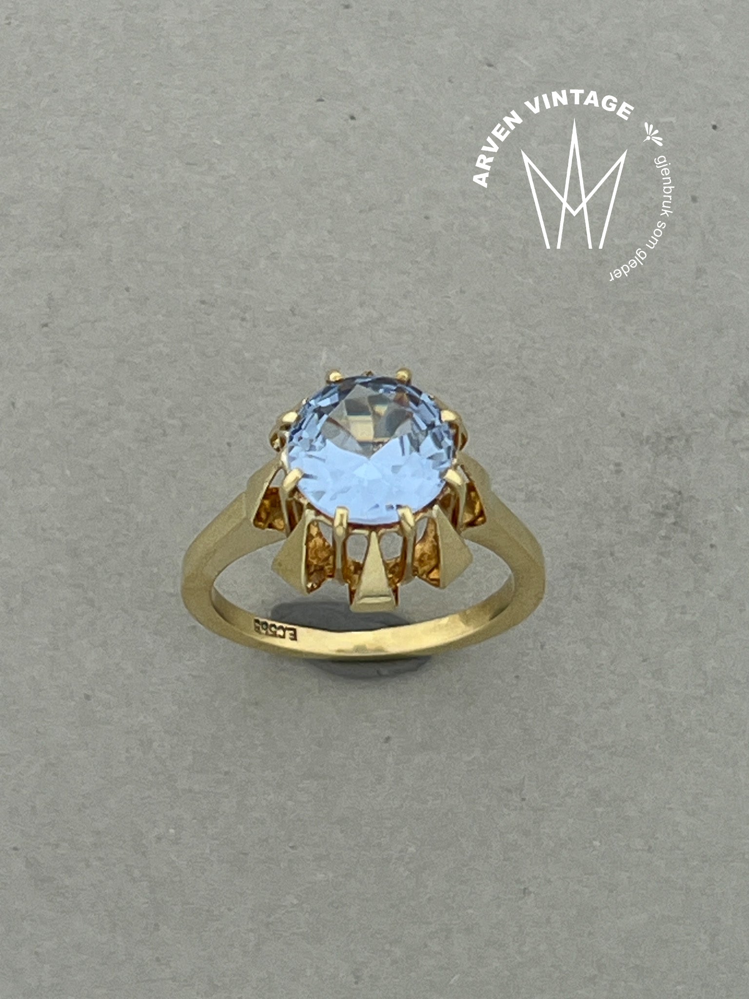Vintage ring med blå sten gult gull str 54