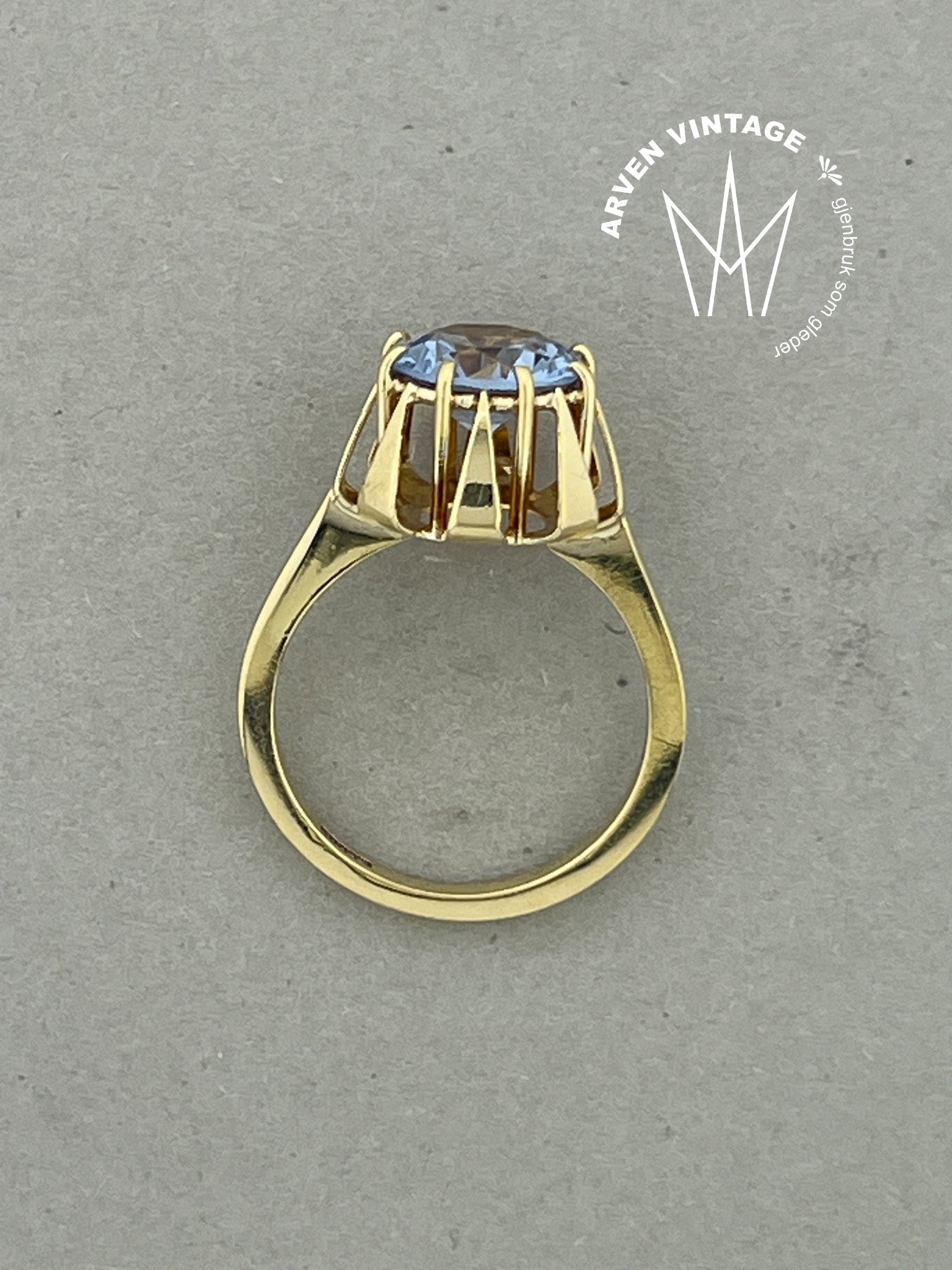 Vintage ring med blå sten gult gull str 54