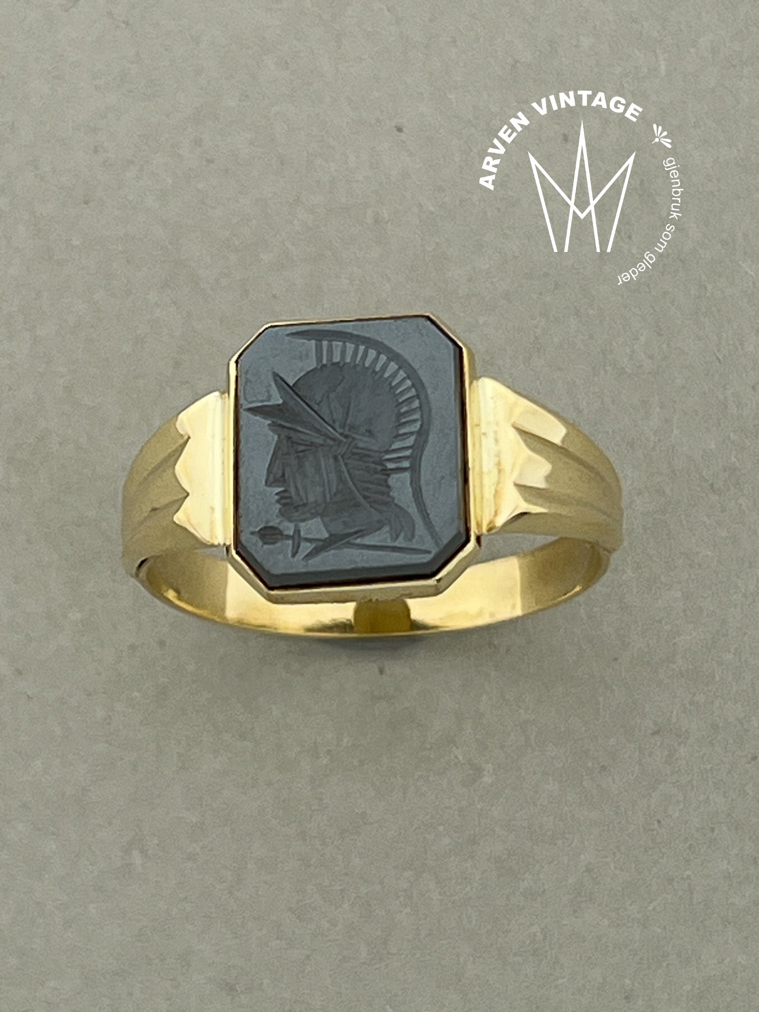 Vintage ring gult gull med svart sten str70