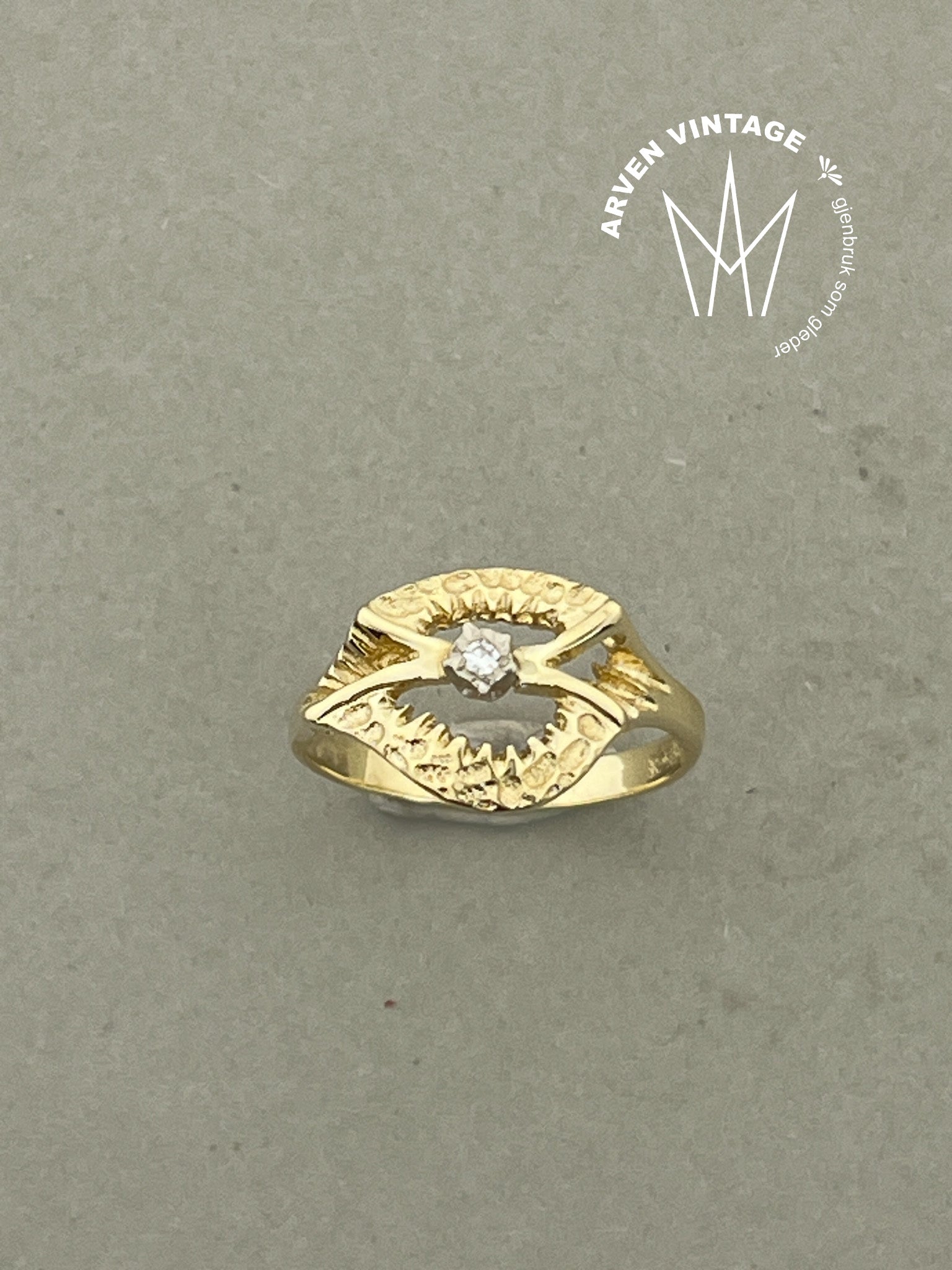 Vintage ring gult gull med blank sten str53