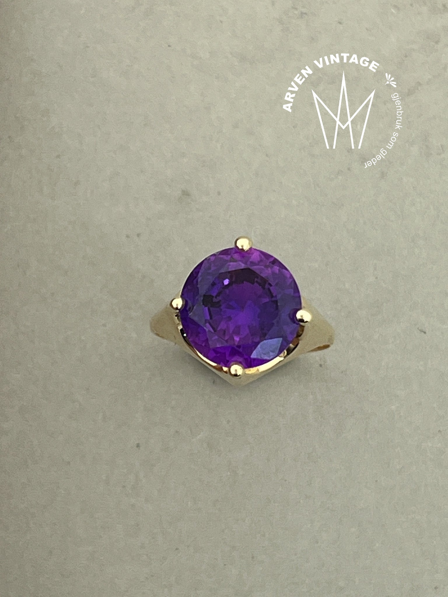 Vintage ring gult gull str53 med lilla sten