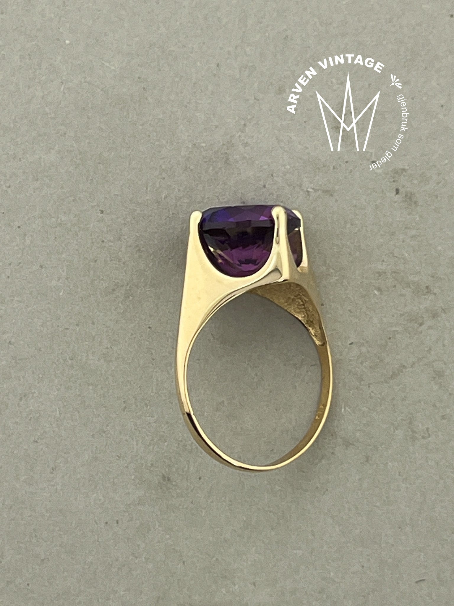 Vintage ring gult gull str53 med lilla sten
