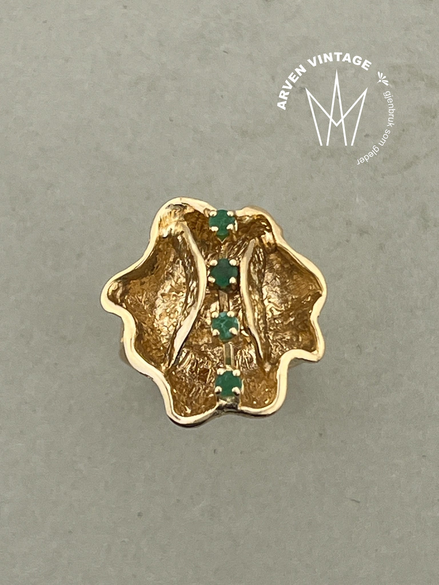 Vintage ring gult gull str54 med grønne stener