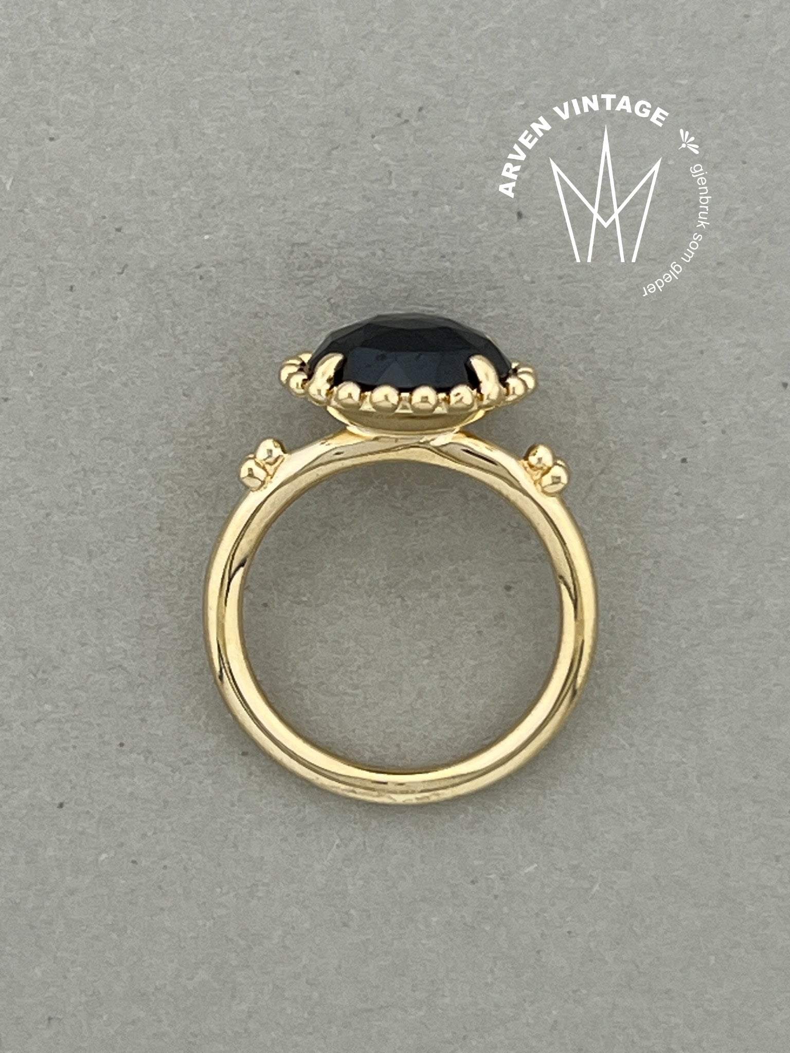 Vintage ring gult gull str54 svart sten