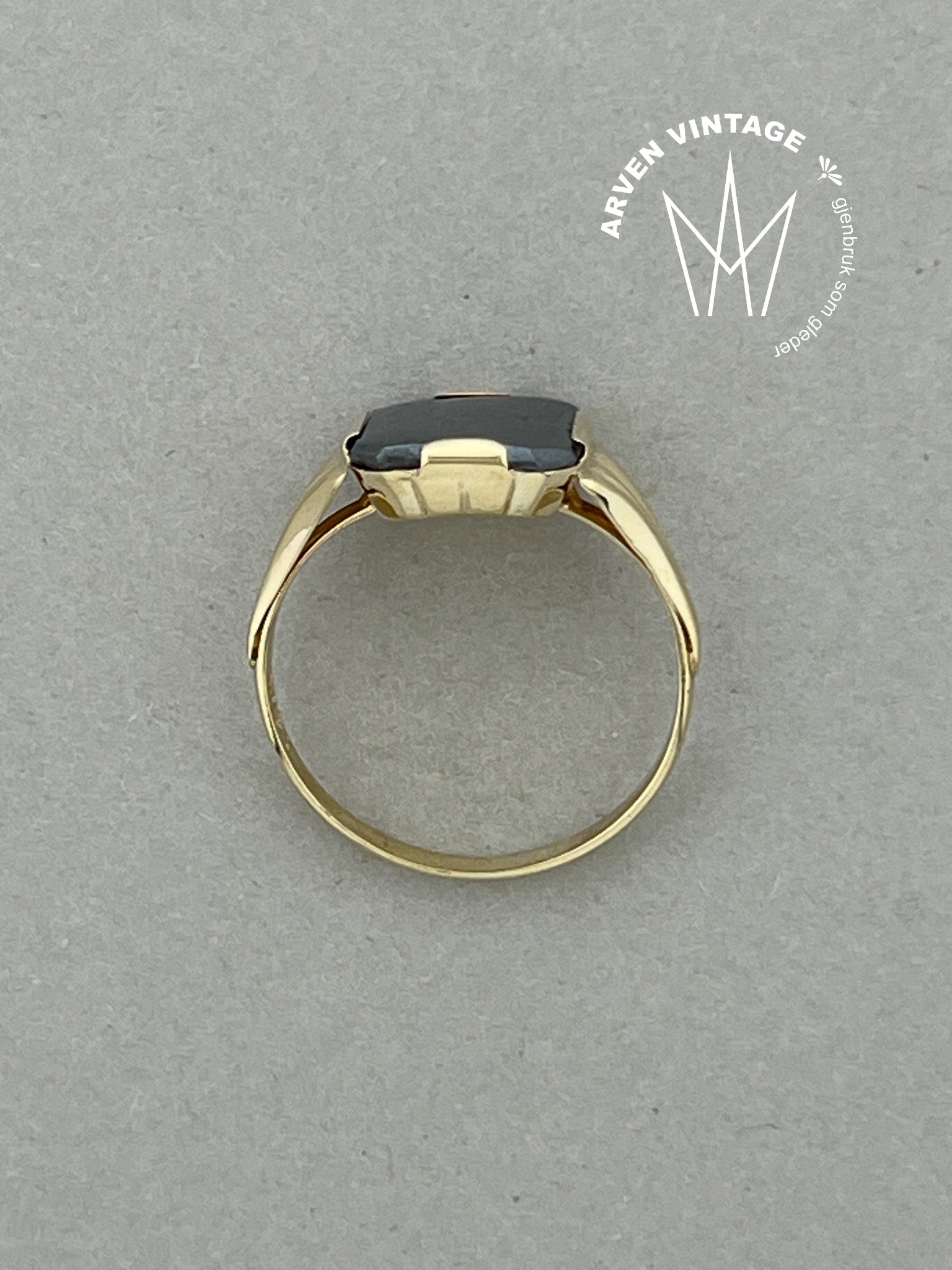 Vintage ring gult gull str57 svart sten